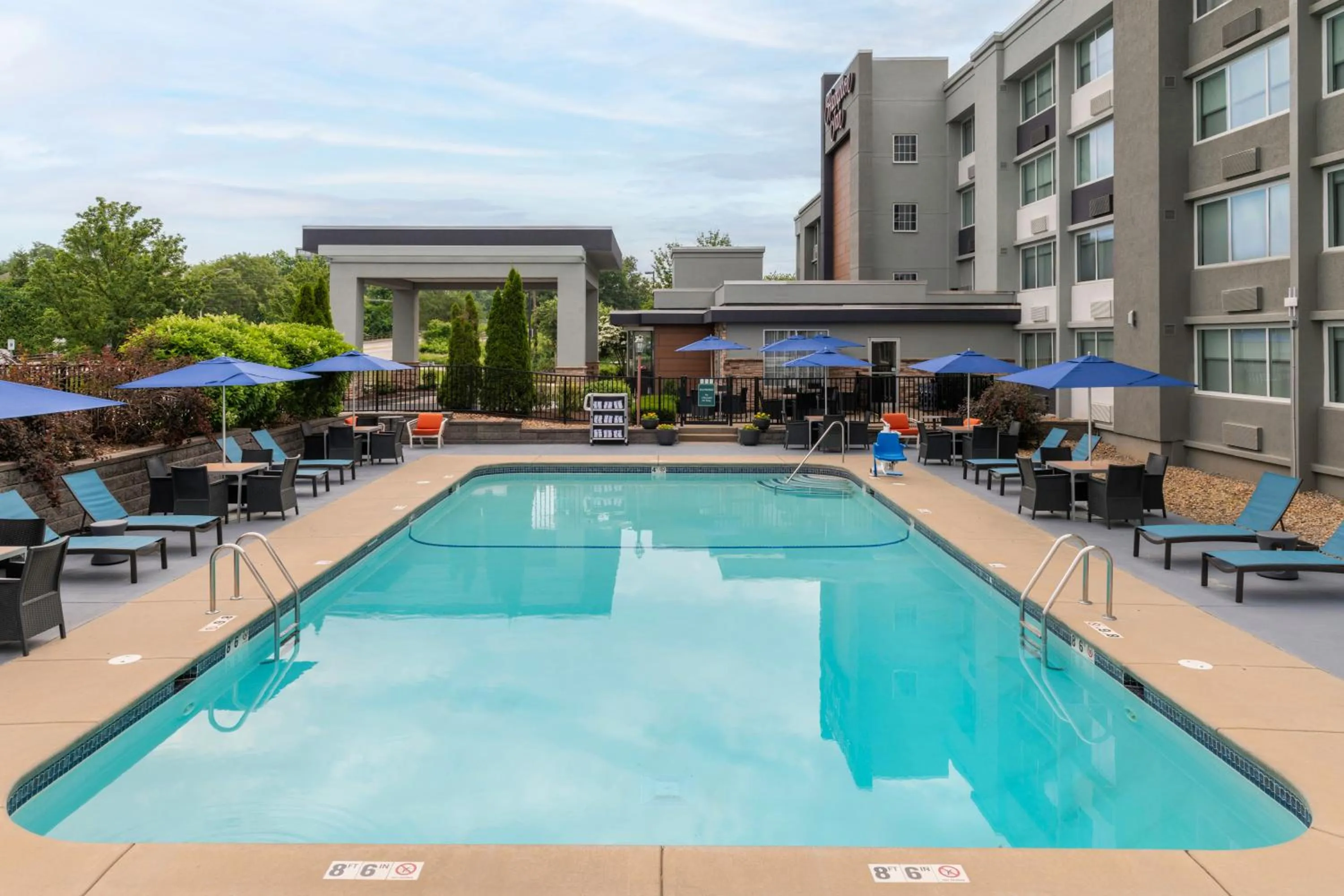 Swimming pool in La Quinta by Wyndham Manchester