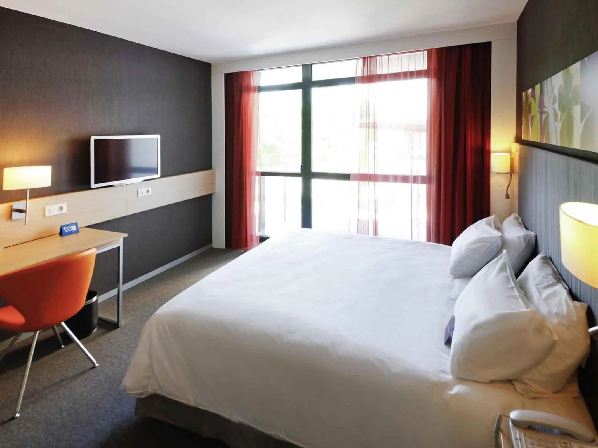 Bedroom, Bed in Mercure Valenciennes Centre
