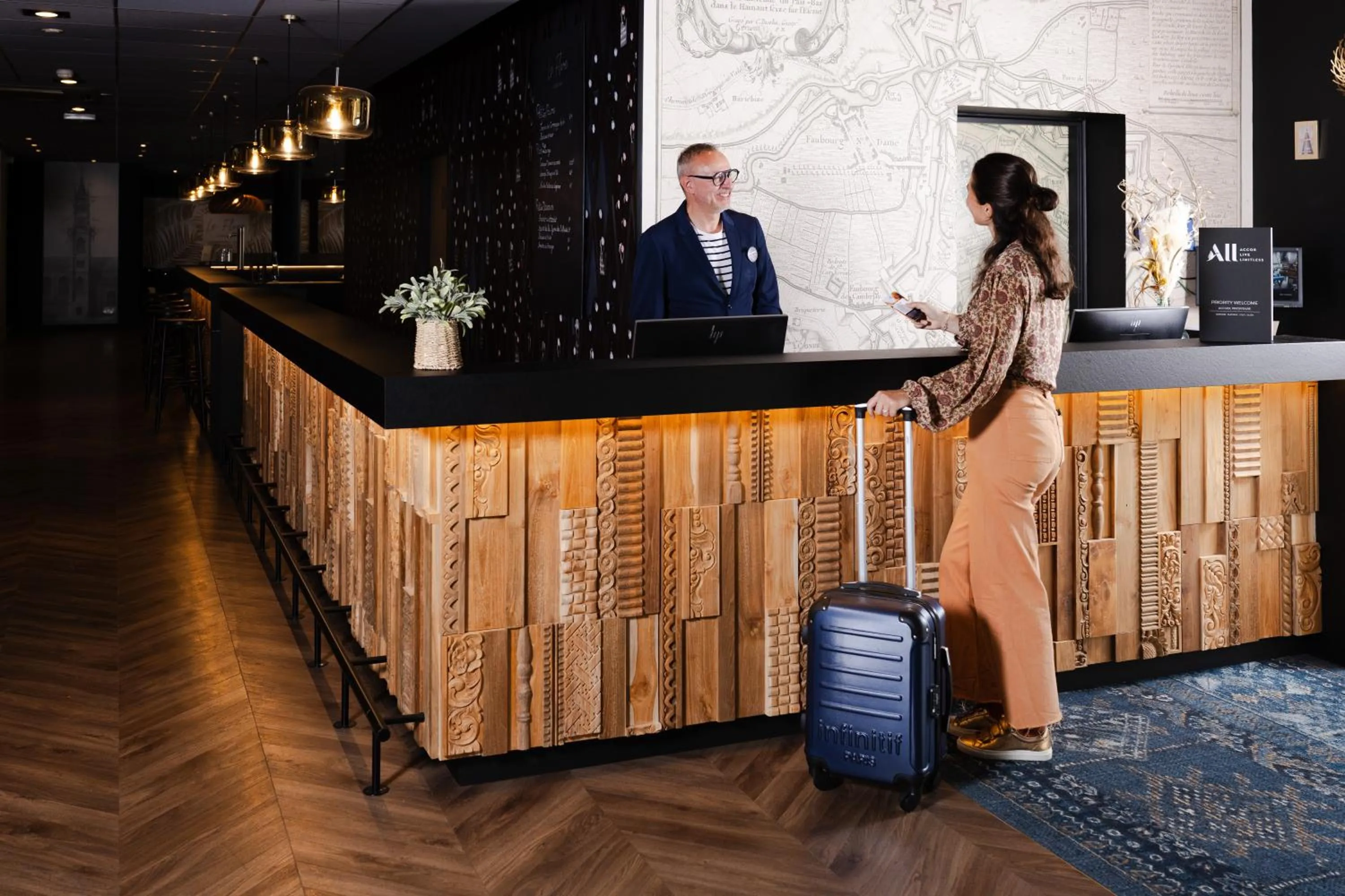 Lobby or reception in Mercure Valenciennes Centre