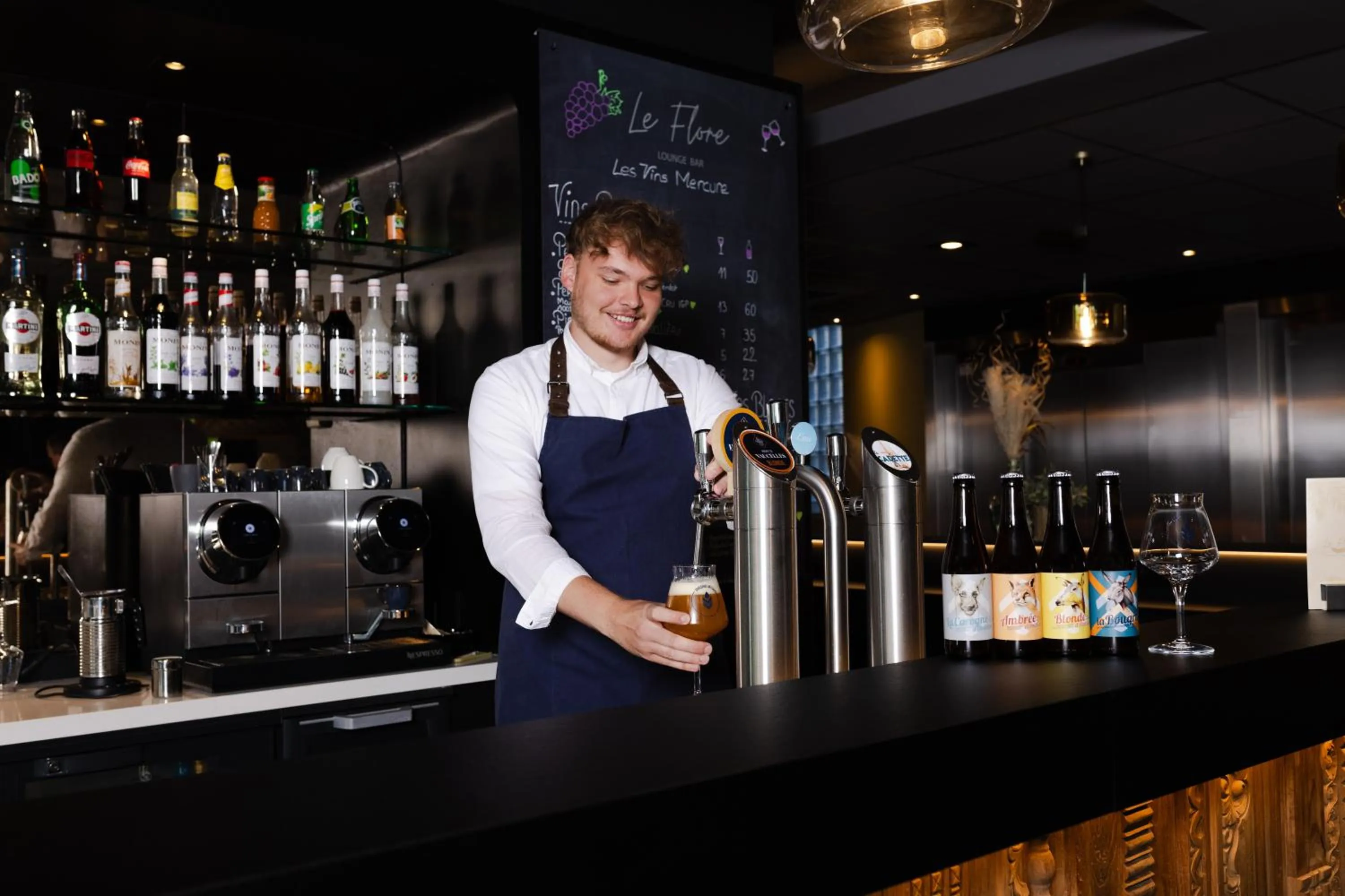 Lounge or bar in Mercure Valenciennes Centre