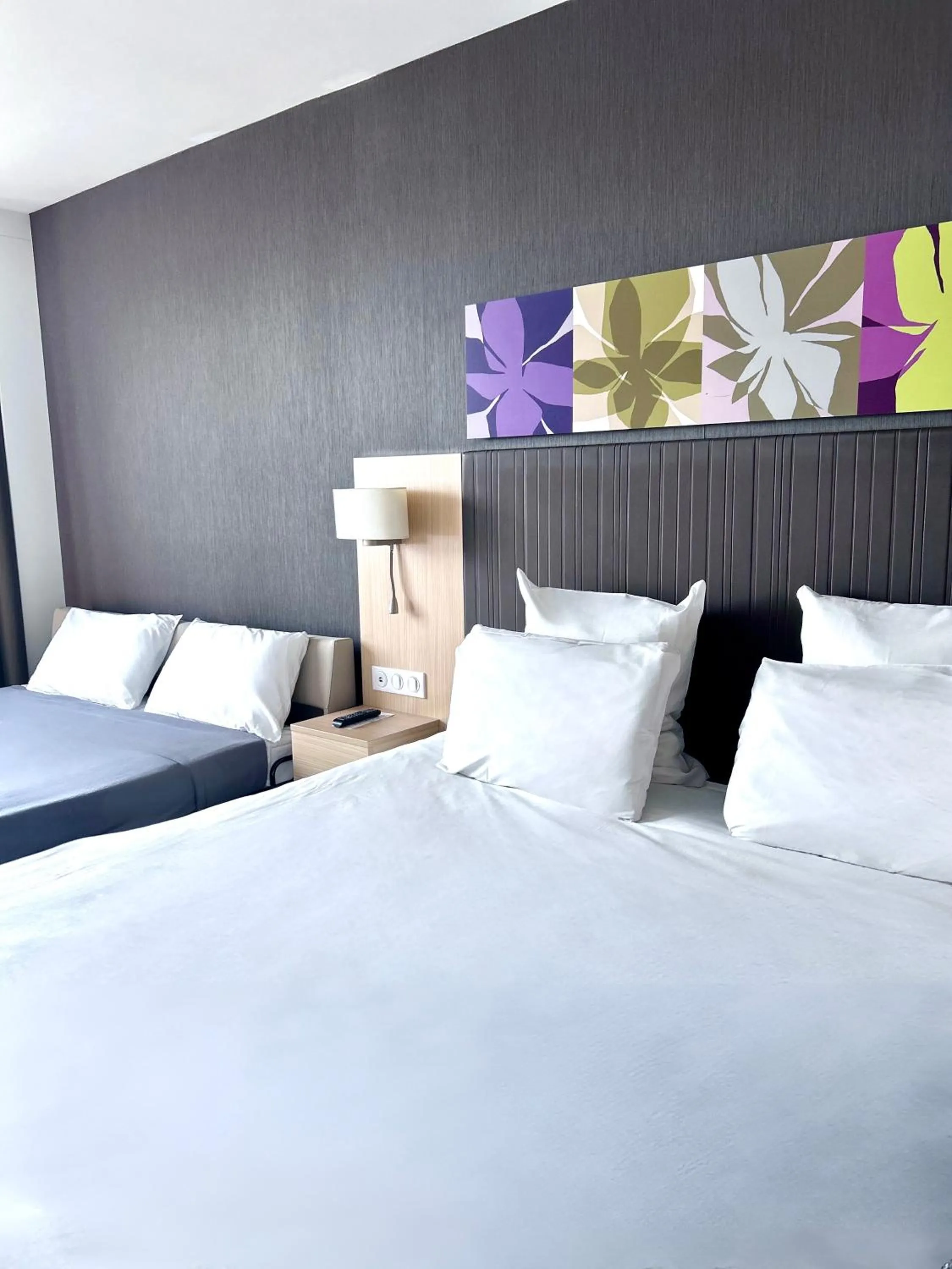 Bed in Mercure Valenciennes Centre