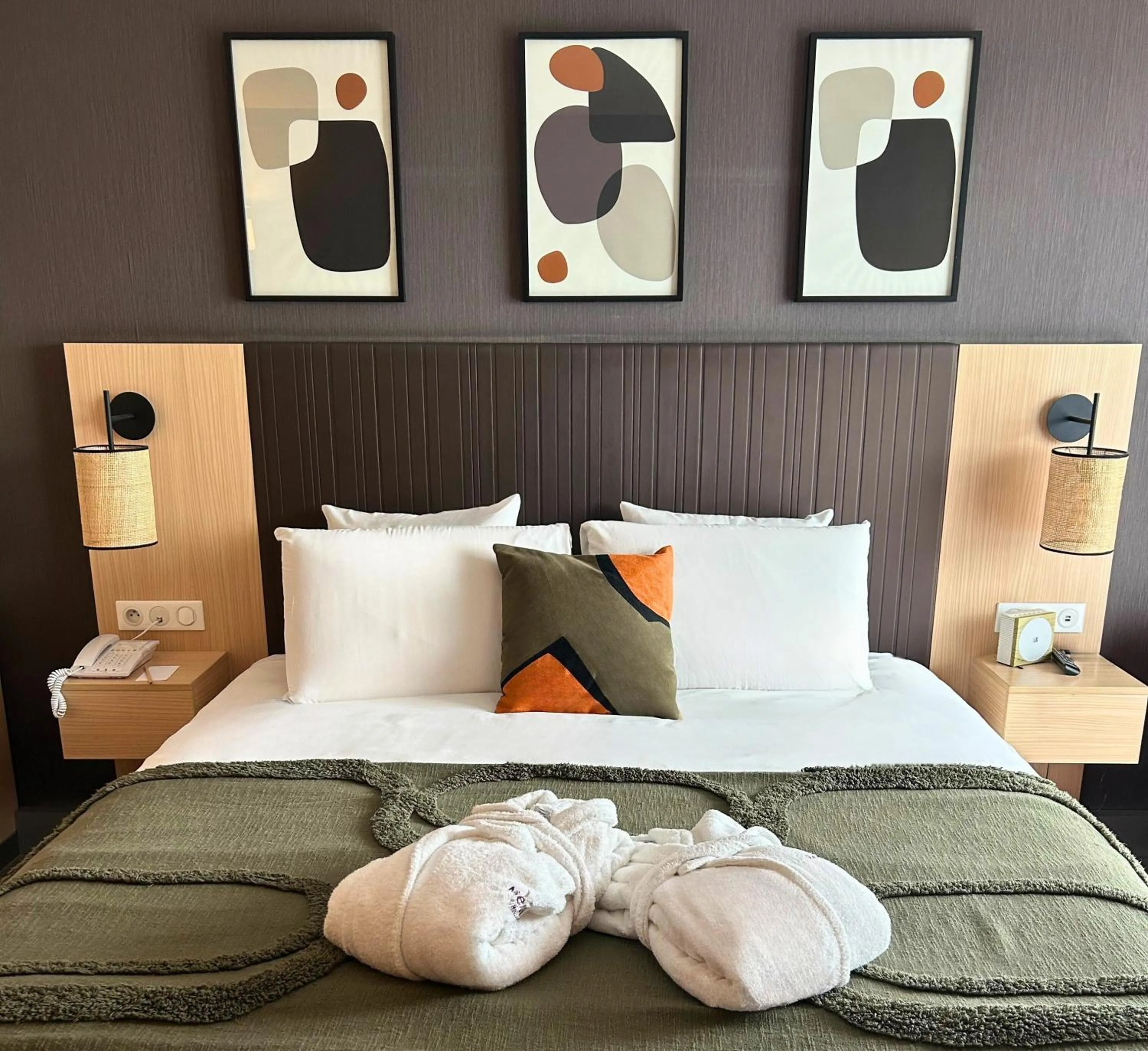 Bed in Mercure Valenciennes Centre