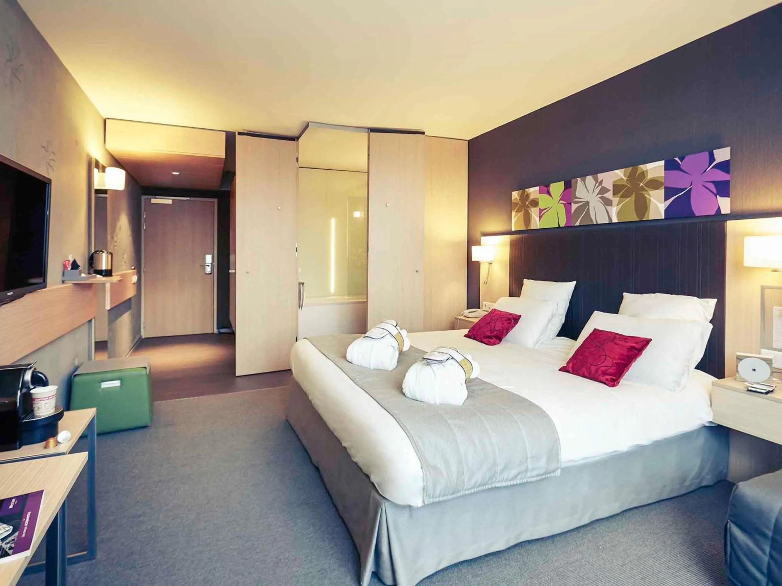 Bedroom, Bed in Mercure Valenciennes Centre