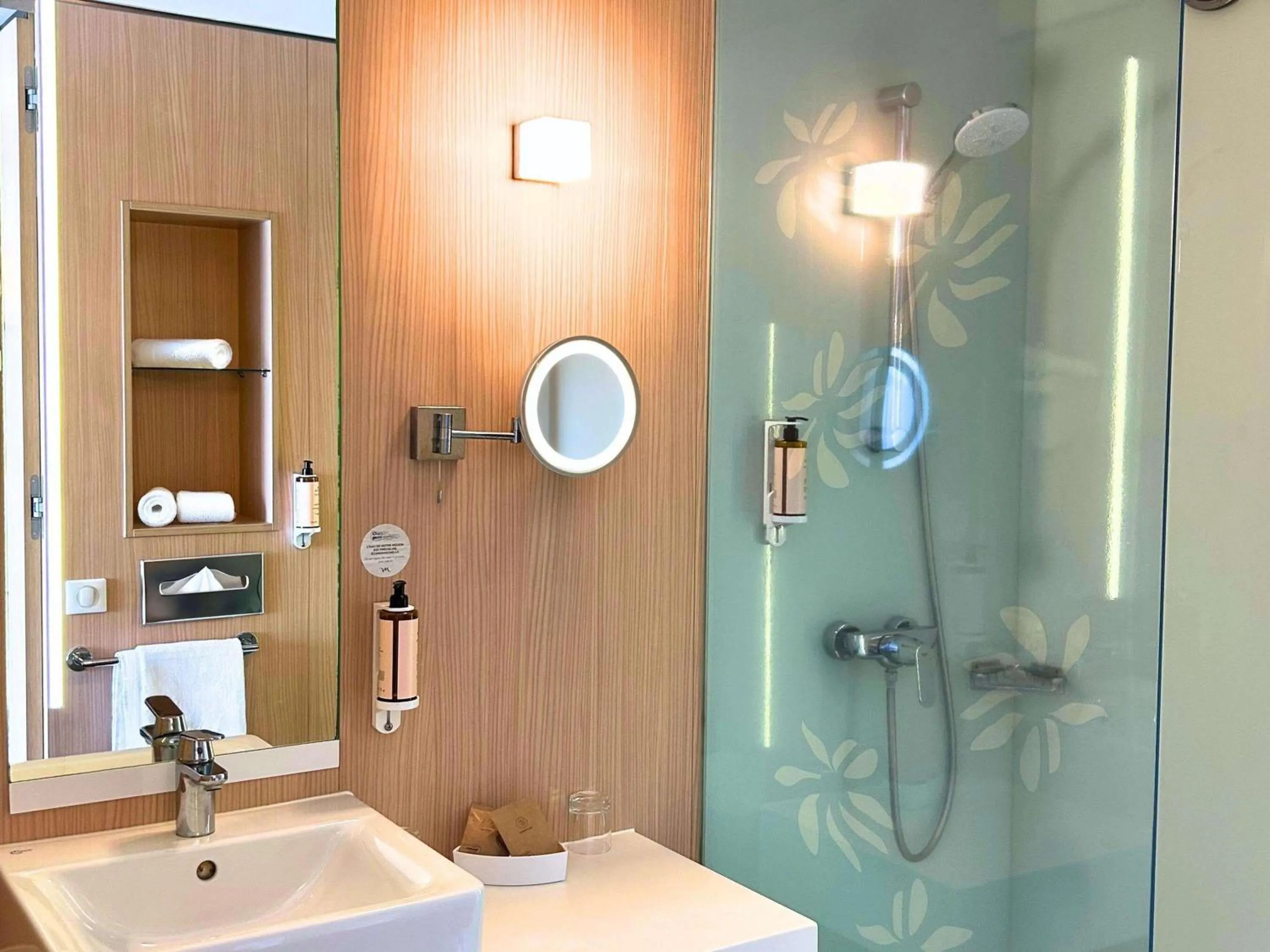 Bedroom in Mercure Valenciennes Centre