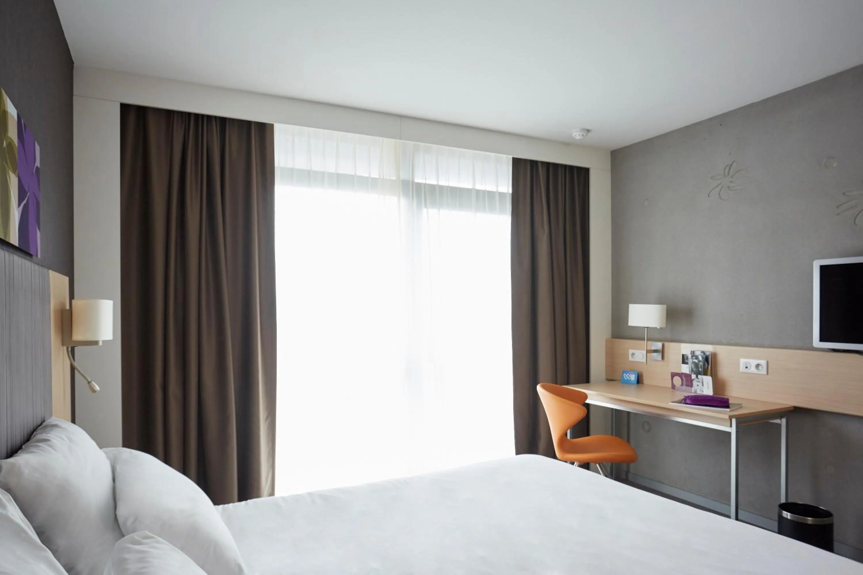 City view, Bed in Mercure Valenciennes Centre