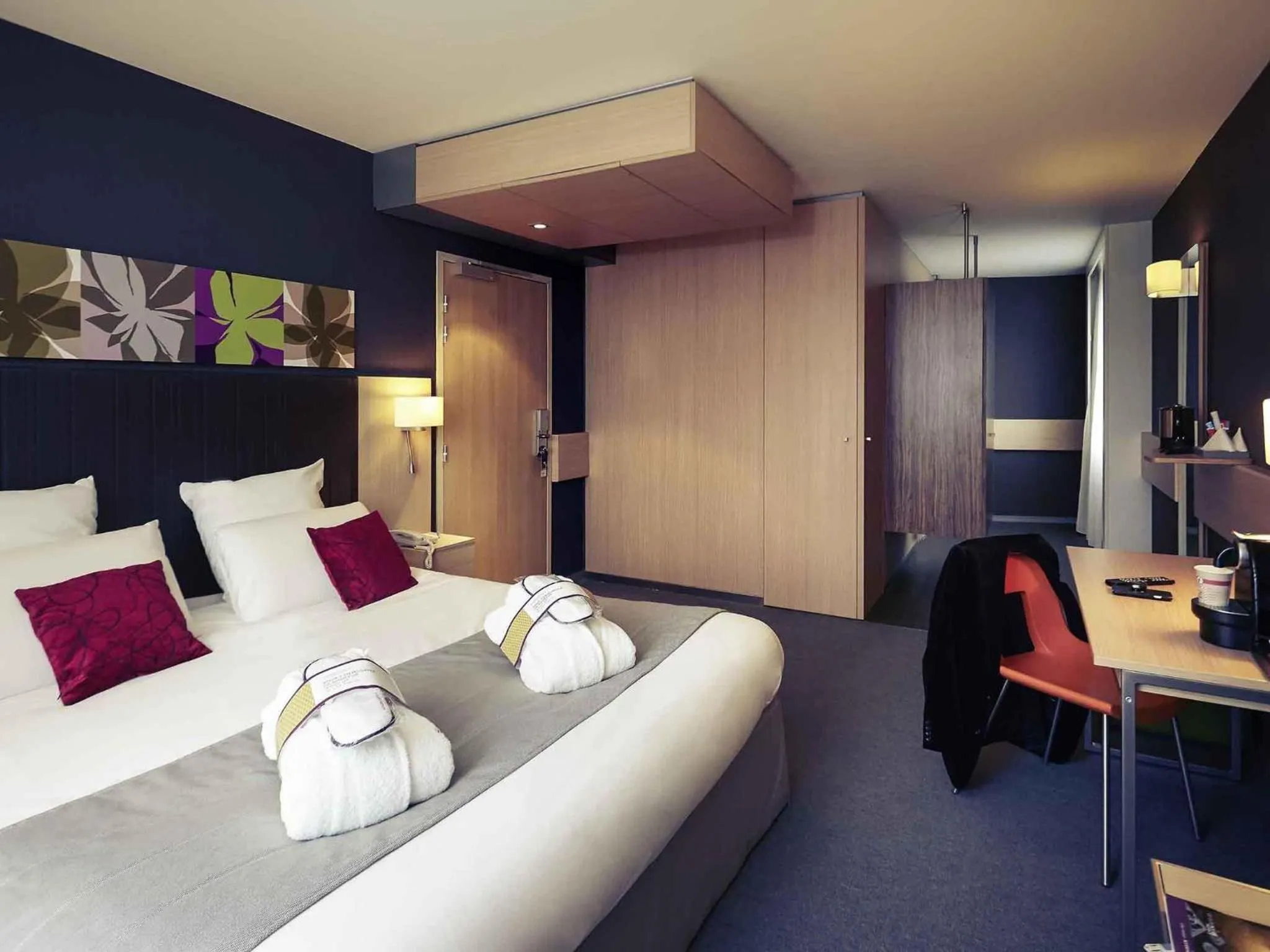 Bedroom, Bed in Mercure Valenciennes Centre