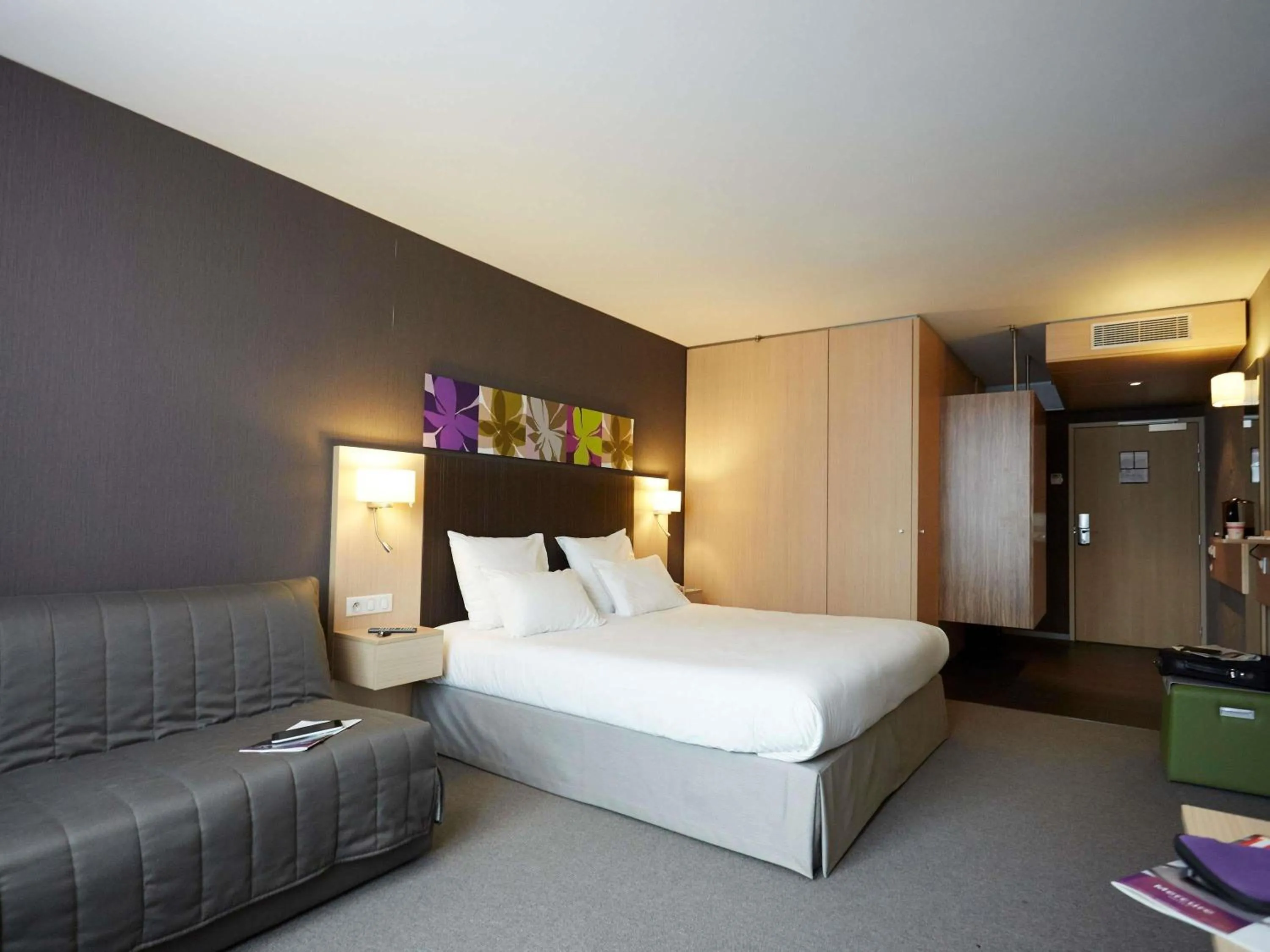 Bedroom, Bed in Mercure Valenciennes Centre