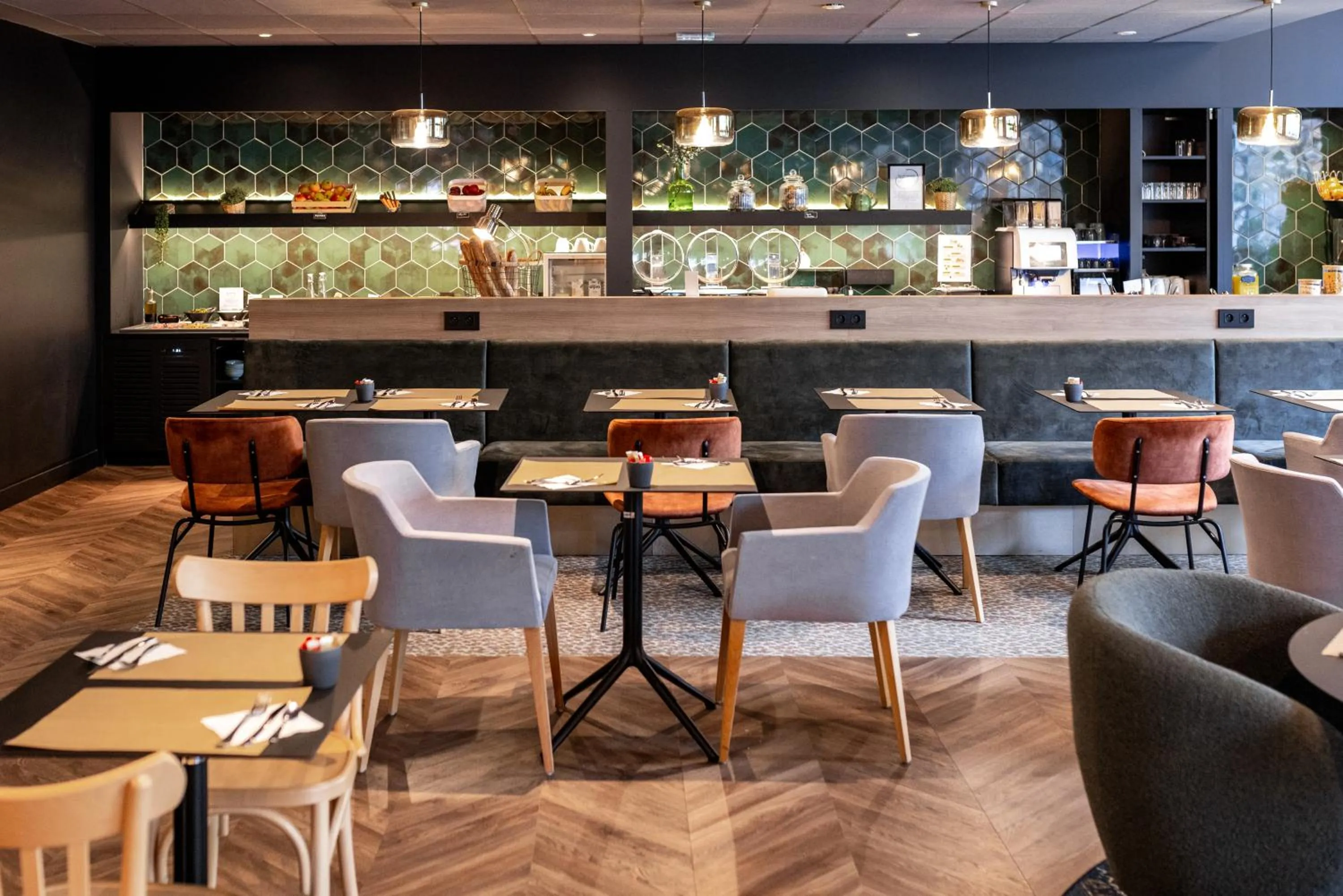 Restaurant/places to eat in Mercure Valenciennes Centre