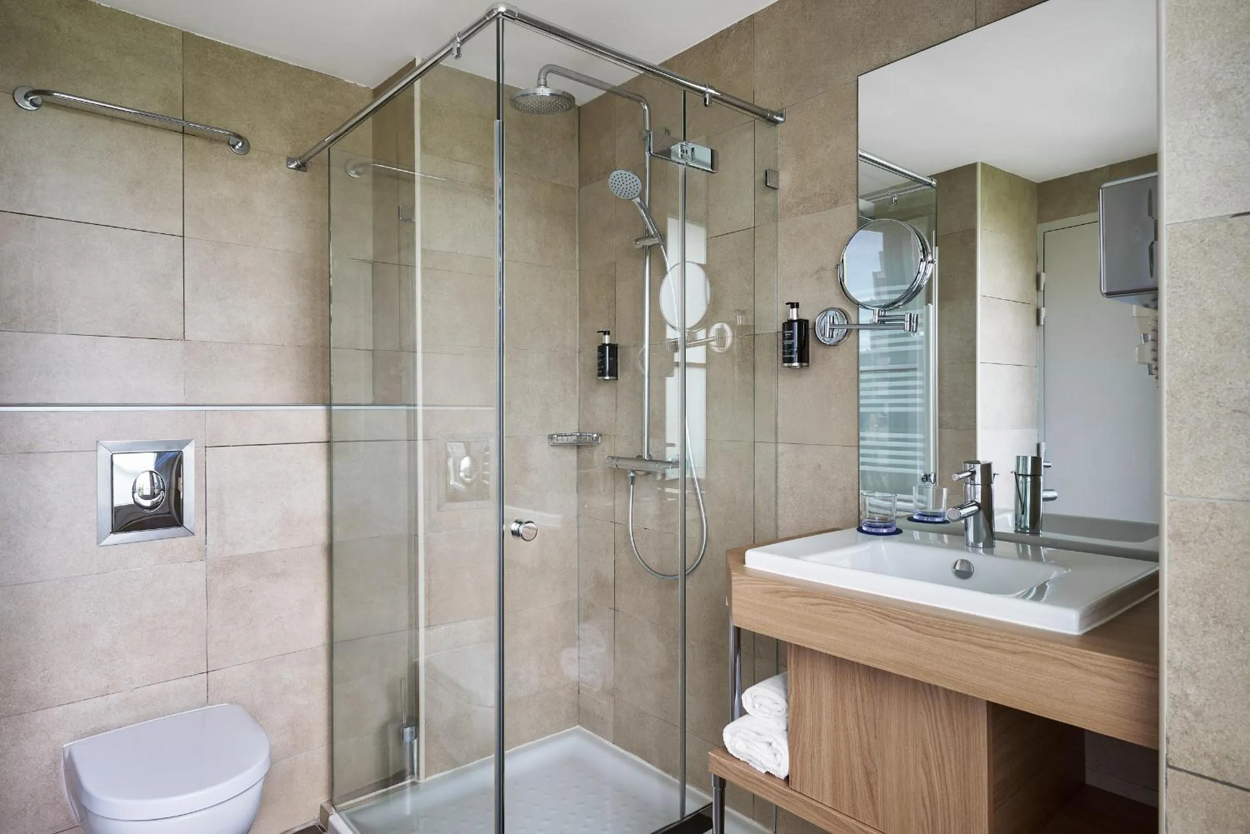 Bathroom in Hotel Marsiho by Happyculture