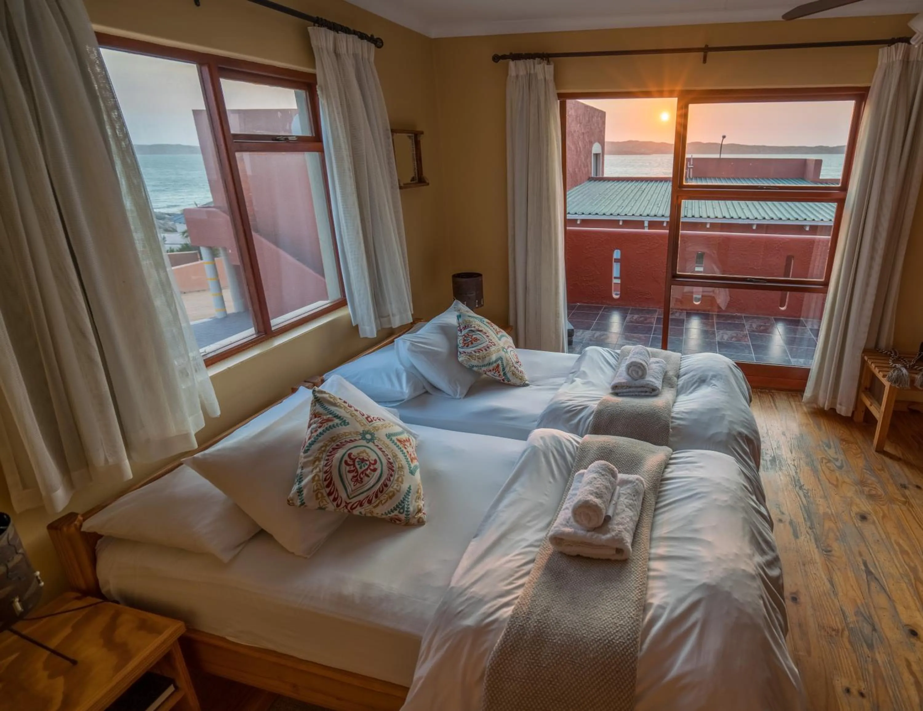 Standard Twin Room with Sofa Bed in Island Cottage Guesthouse