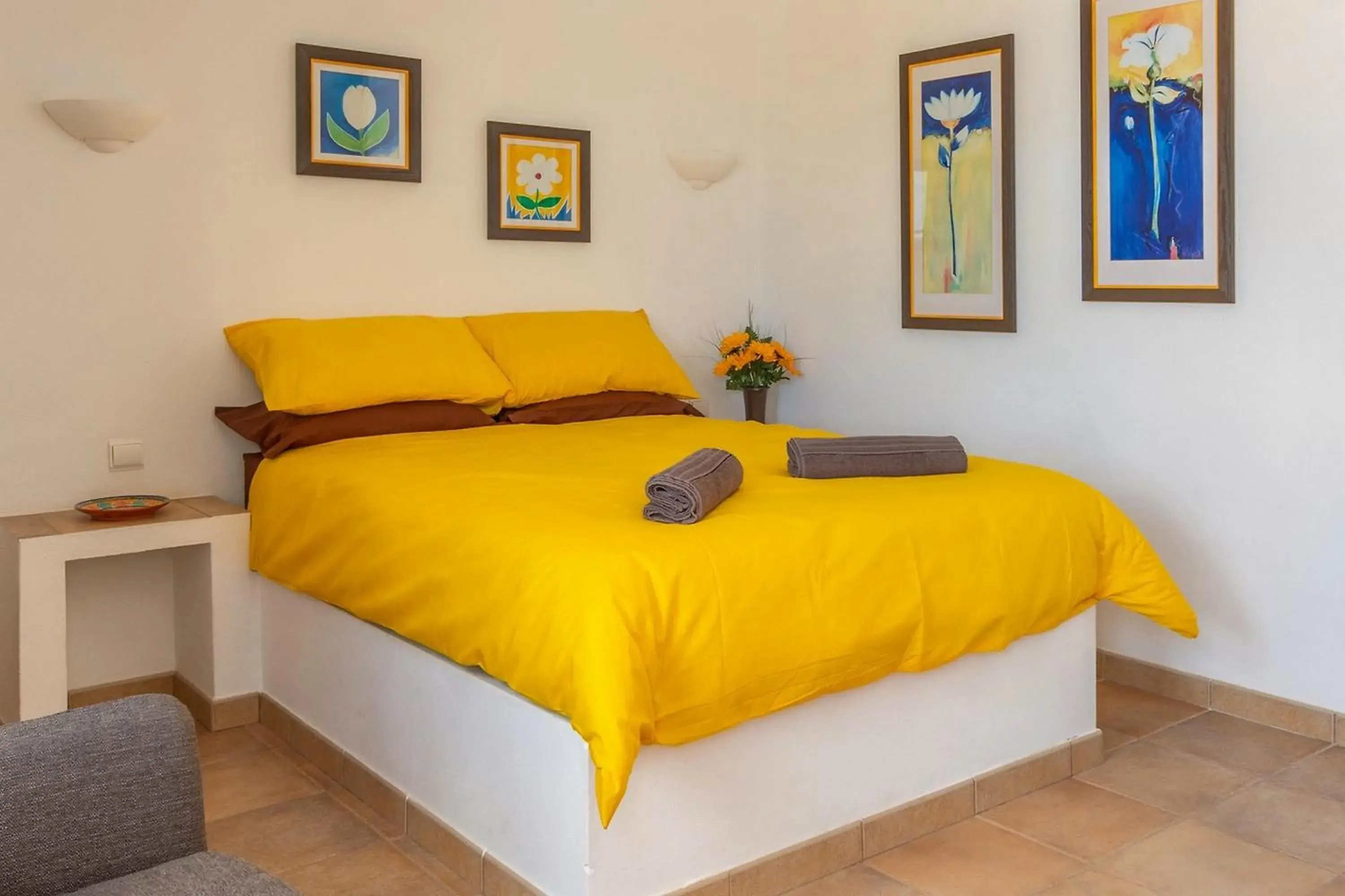 Double Room with Extra Bed - single occupancy in Casa dos Ninos Double Room with Extra Bed - single occupancy in Casa dos Ninos