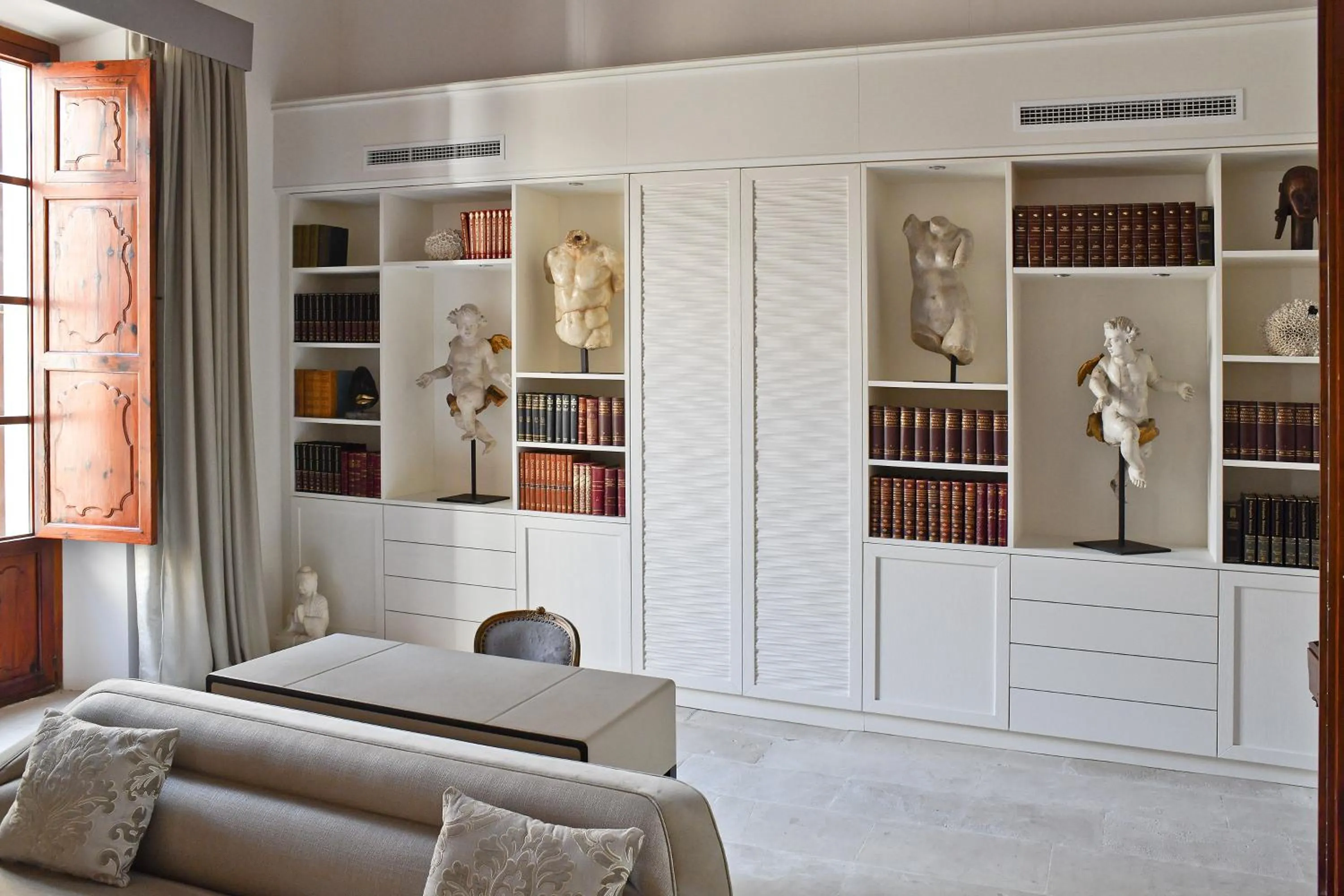 Living room in Palacio Can Marqués by Puro