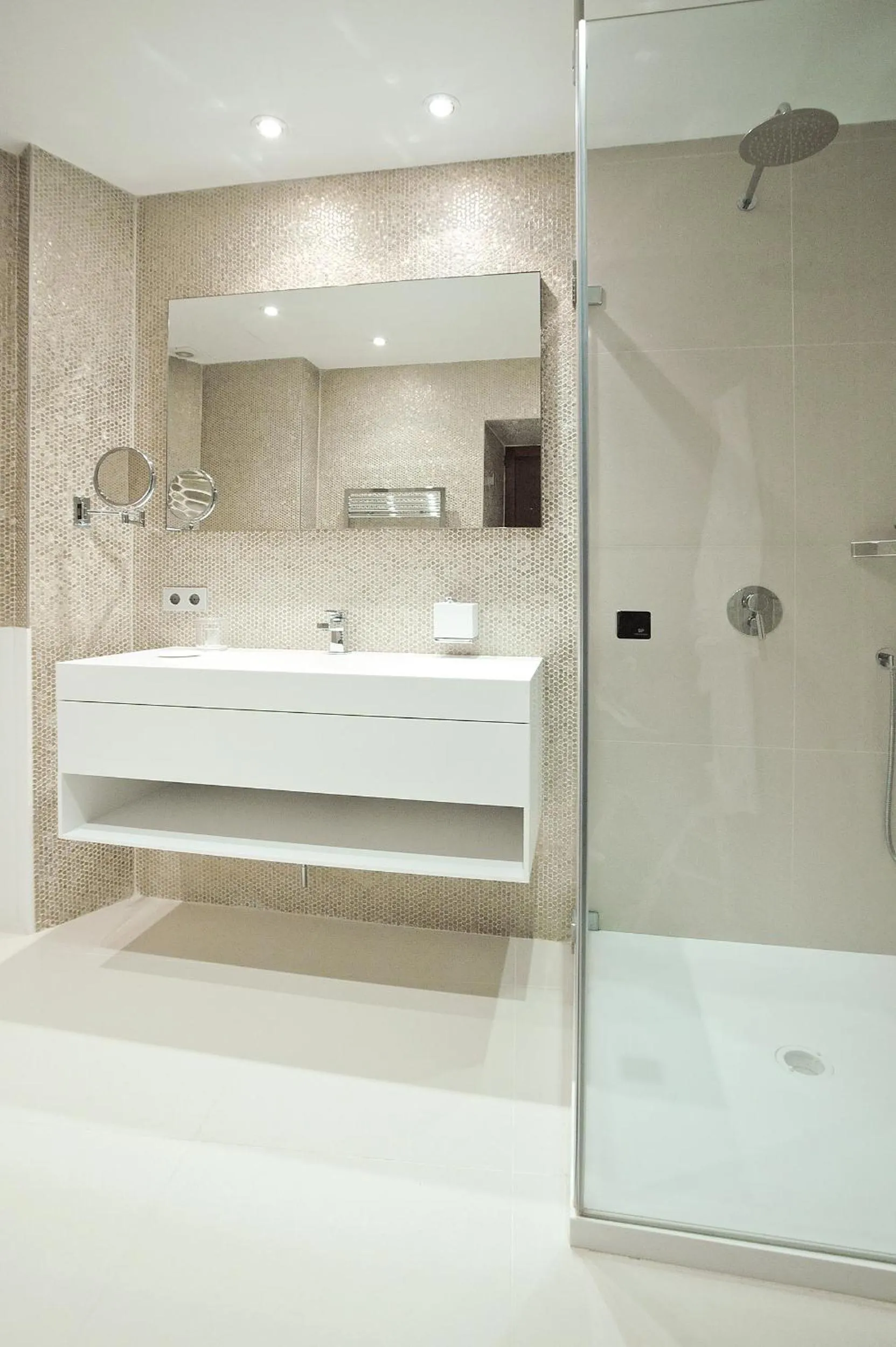 Bathroom in Palacio Can Marqués by Puro