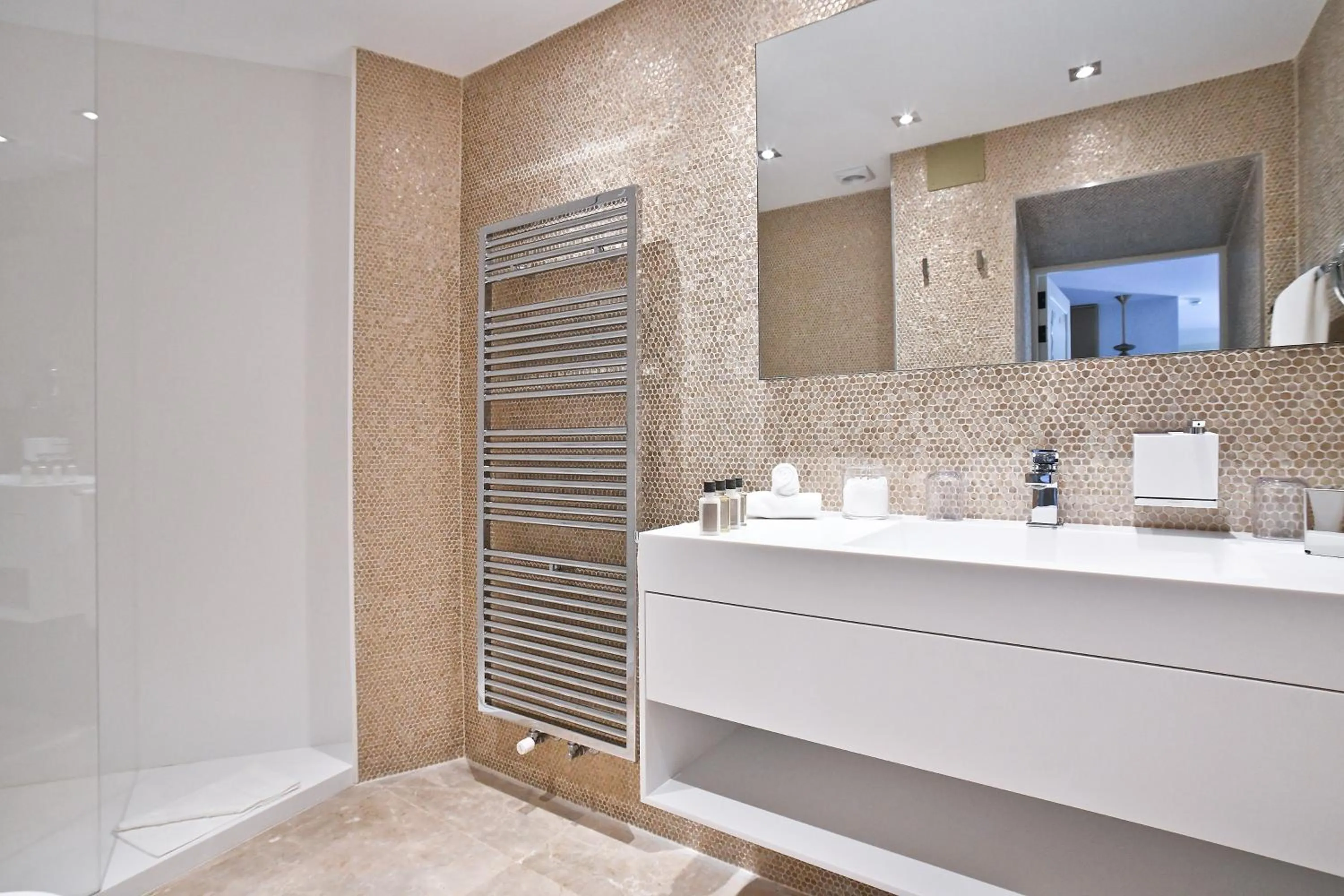 Bathroom in Palacio Can Marqués by Puro