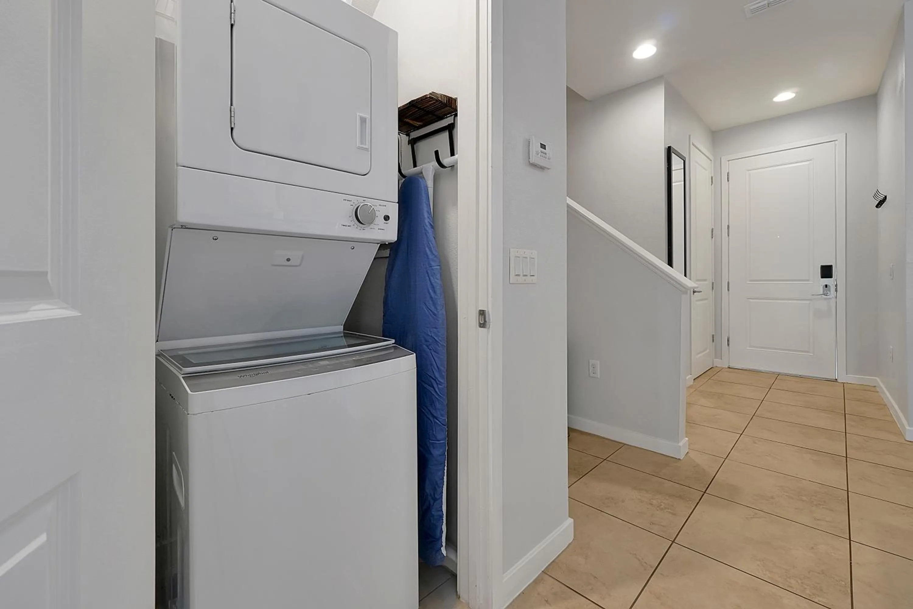 washing machine in Regal Oaks Resort Vacation Townhomes by IDILIQ