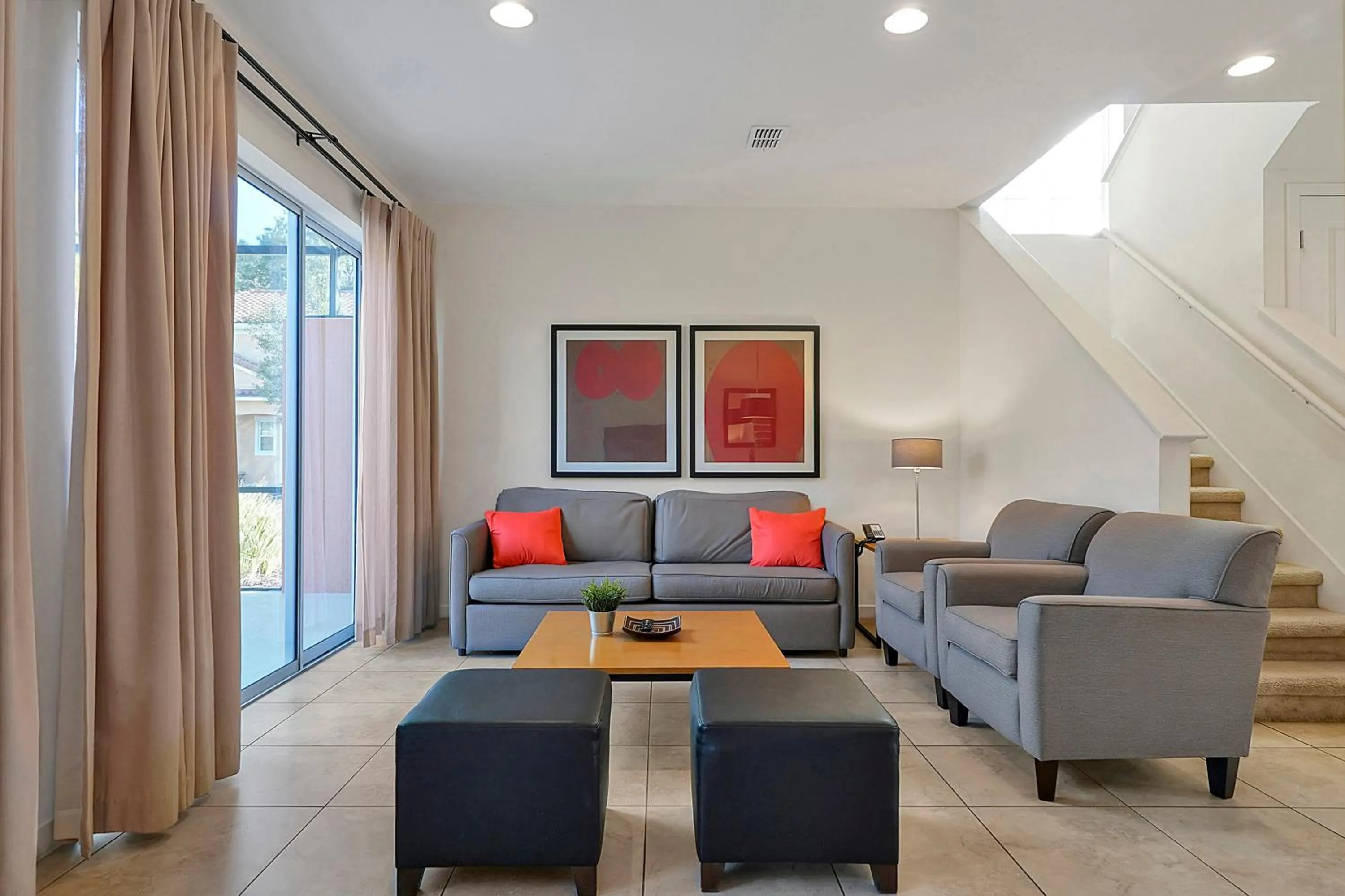 Living room in Regal Oaks Resort Vacation Townhomes by IDILIQ