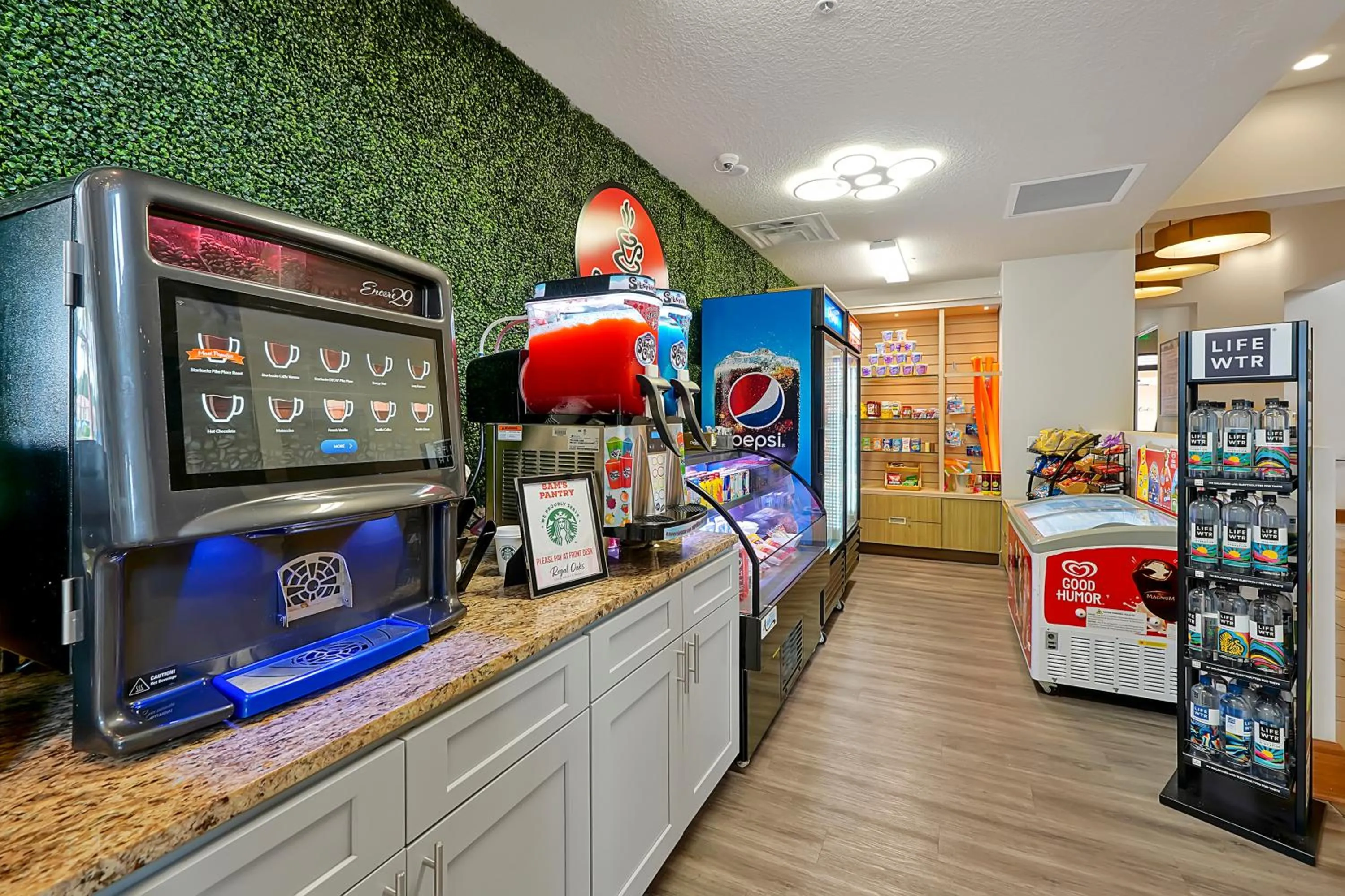 Coffee/tea facilities in Regal Oaks Resort Vacation Townhomes by IDILIQ