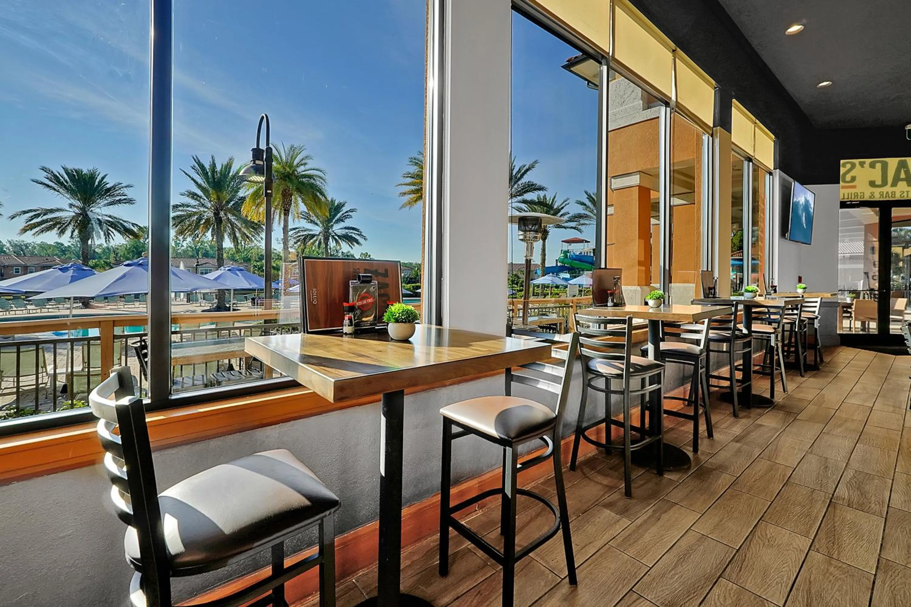 Restaurant/places to eat in Regal Oaks Resort Vacation Townhomes by IDILIQ