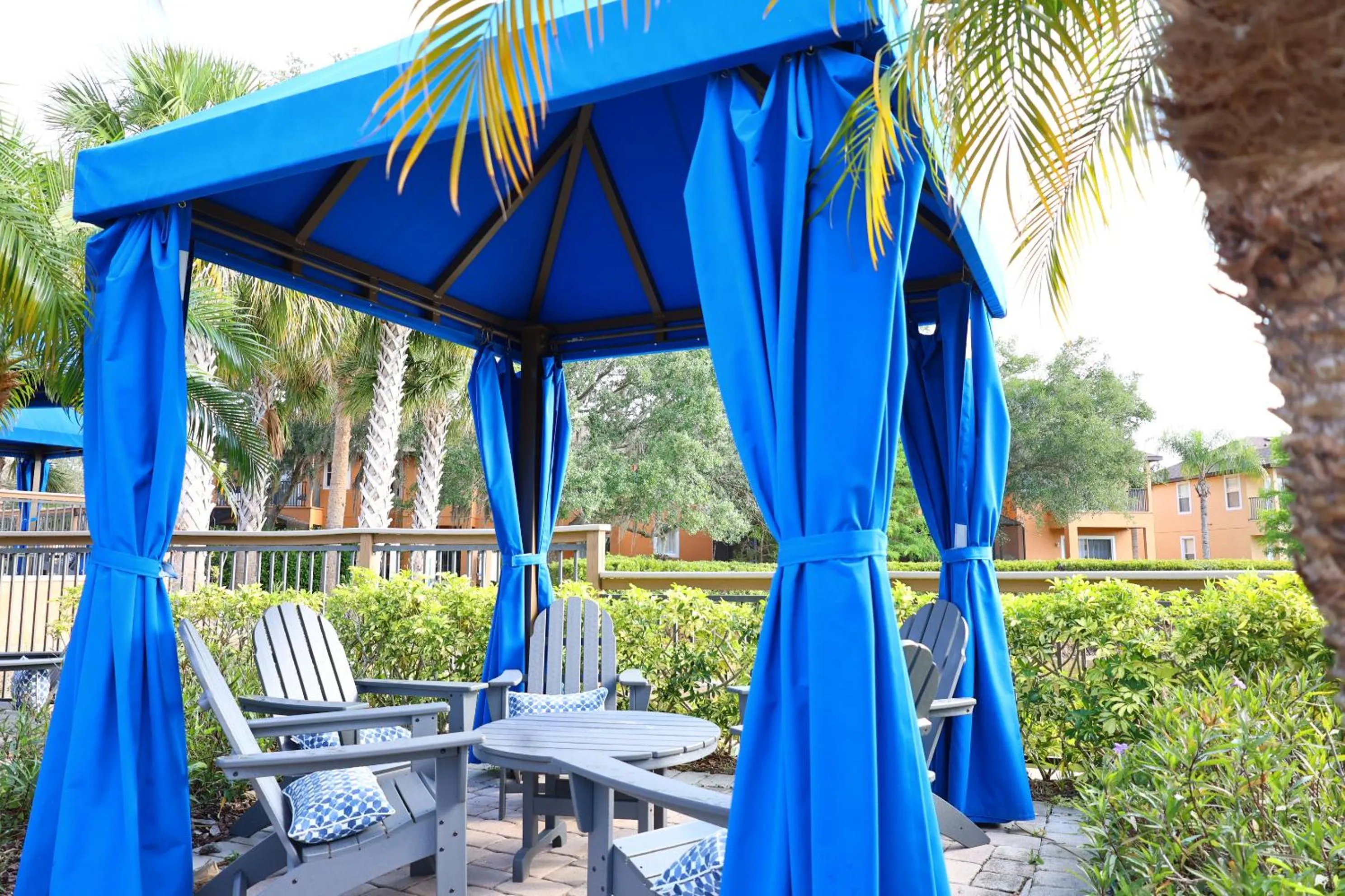 Pool view in Regal Oaks Resort Vacation Townhomes by IDILIQ