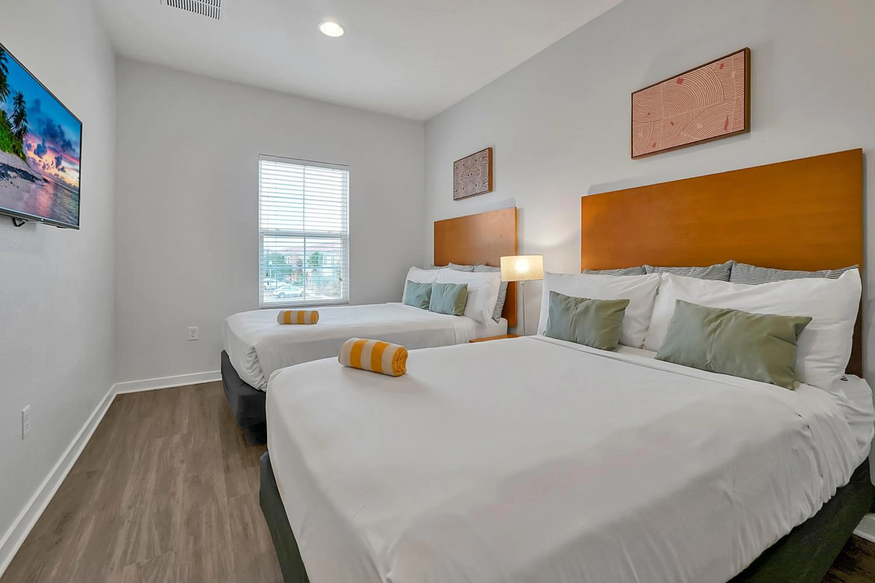 Restaurant/places to eat, Bed in Regal Oaks Resort Vacation Townhomes by IDILIQ