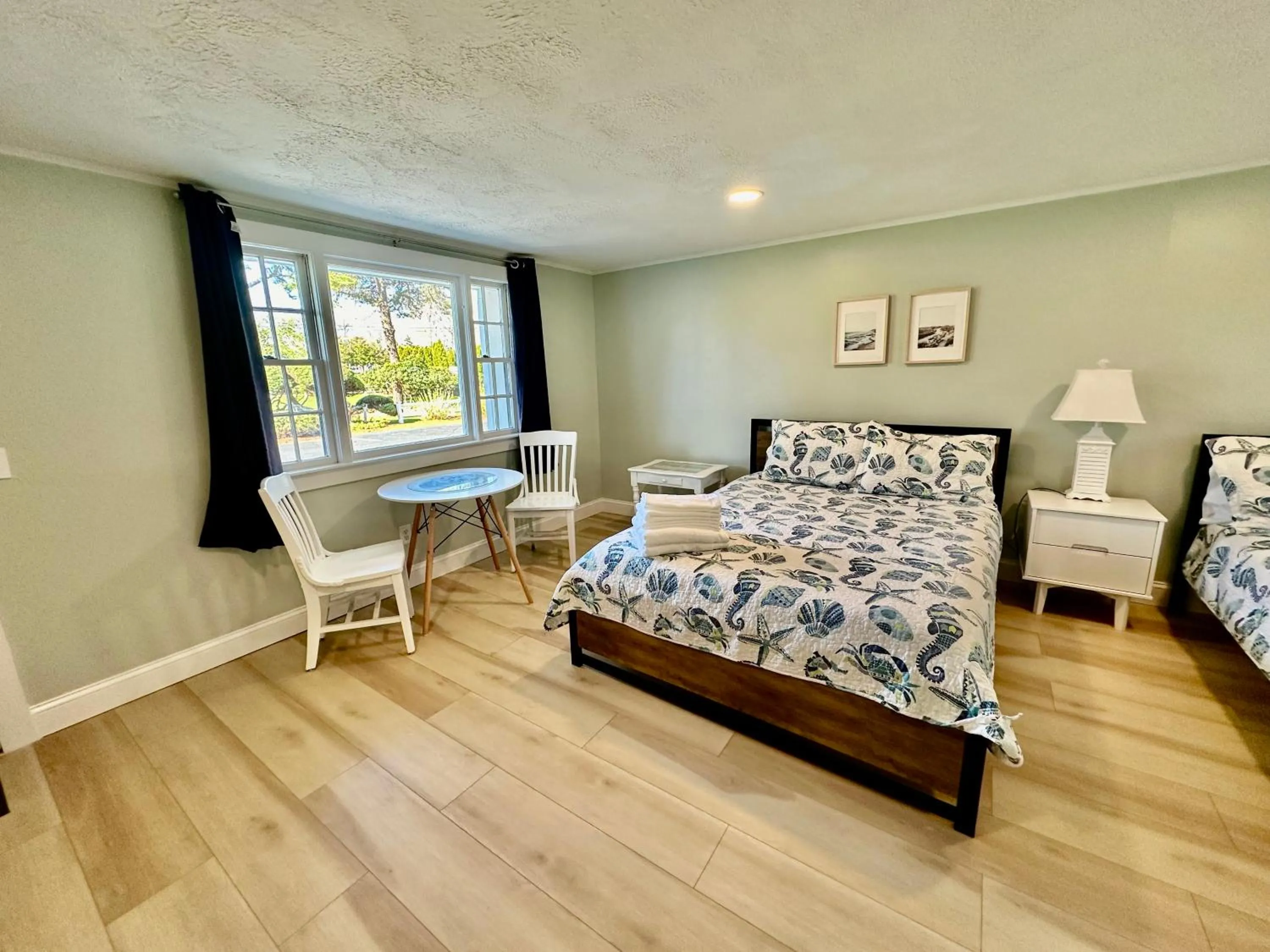 Bedroom, Bed in Sandy Neck Motel