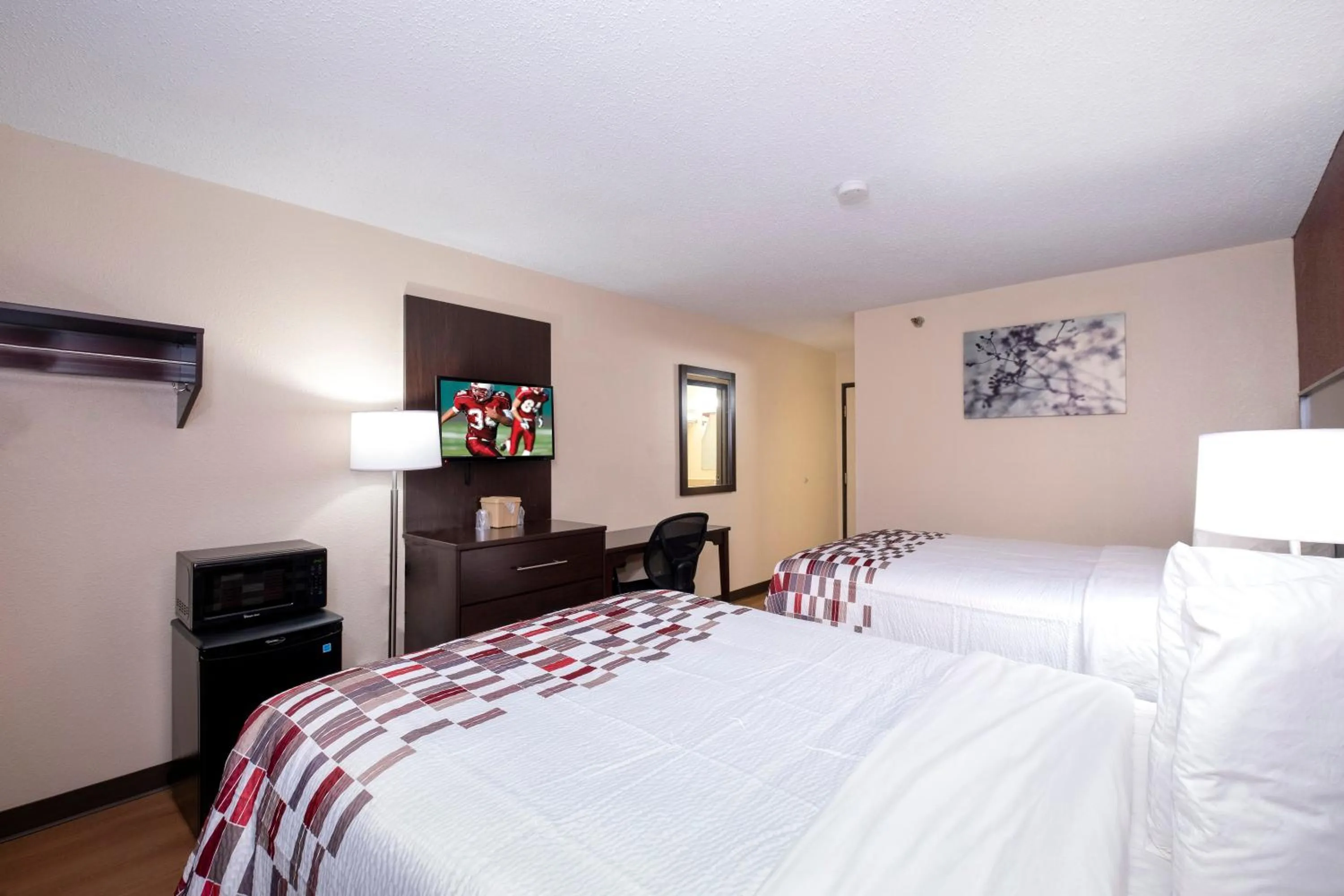 Photo of the whole room, Bed in Red Roof Inn Norfolk - Portsmouth