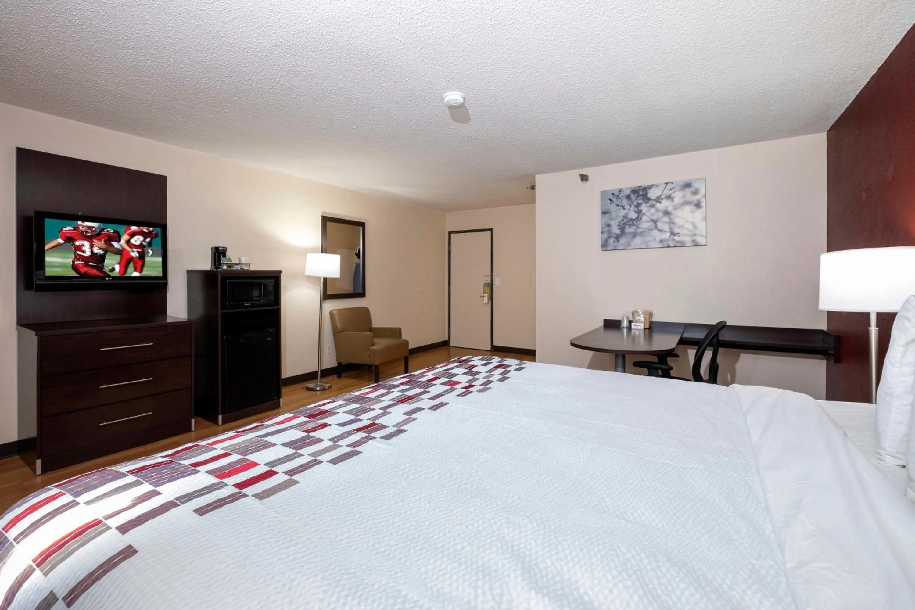 Photo of the whole room, Bed in Red Roof Inn Norfolk - Portsmouth