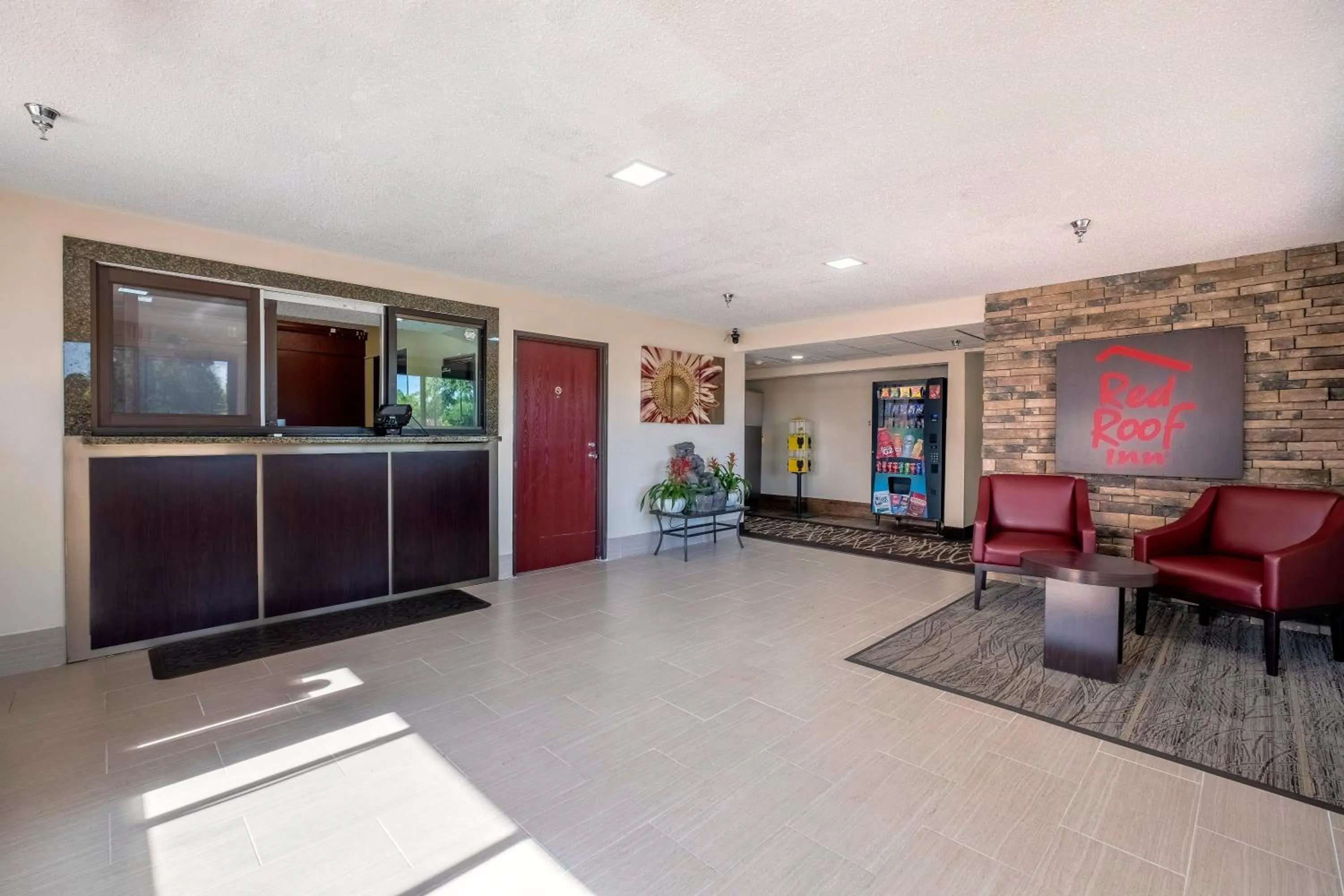 Lobby or reception in Red Roof Inn Norfolk - Portsmouth