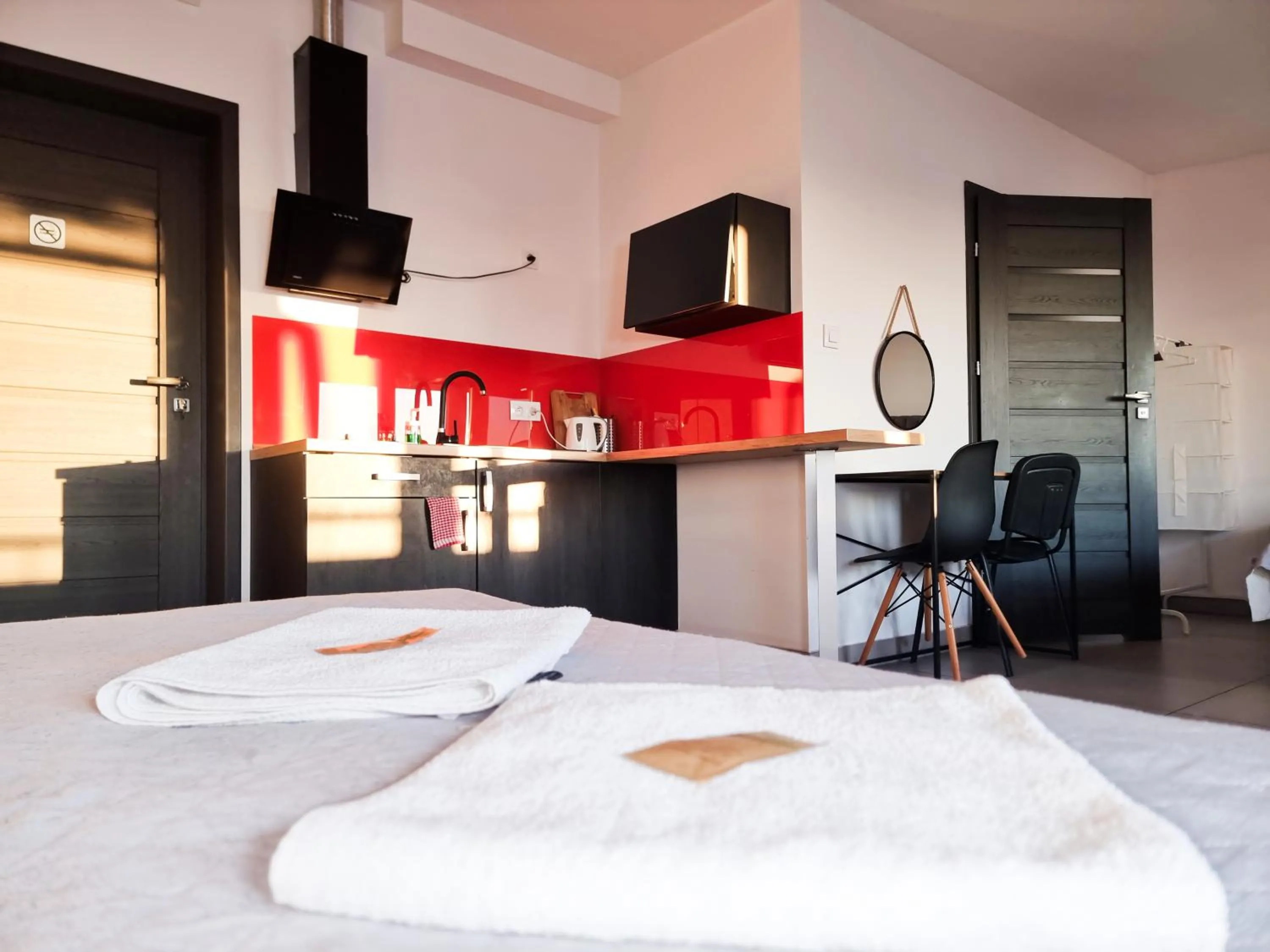 Kitchen or kitchenette, Bed in Orange Tree Hotel