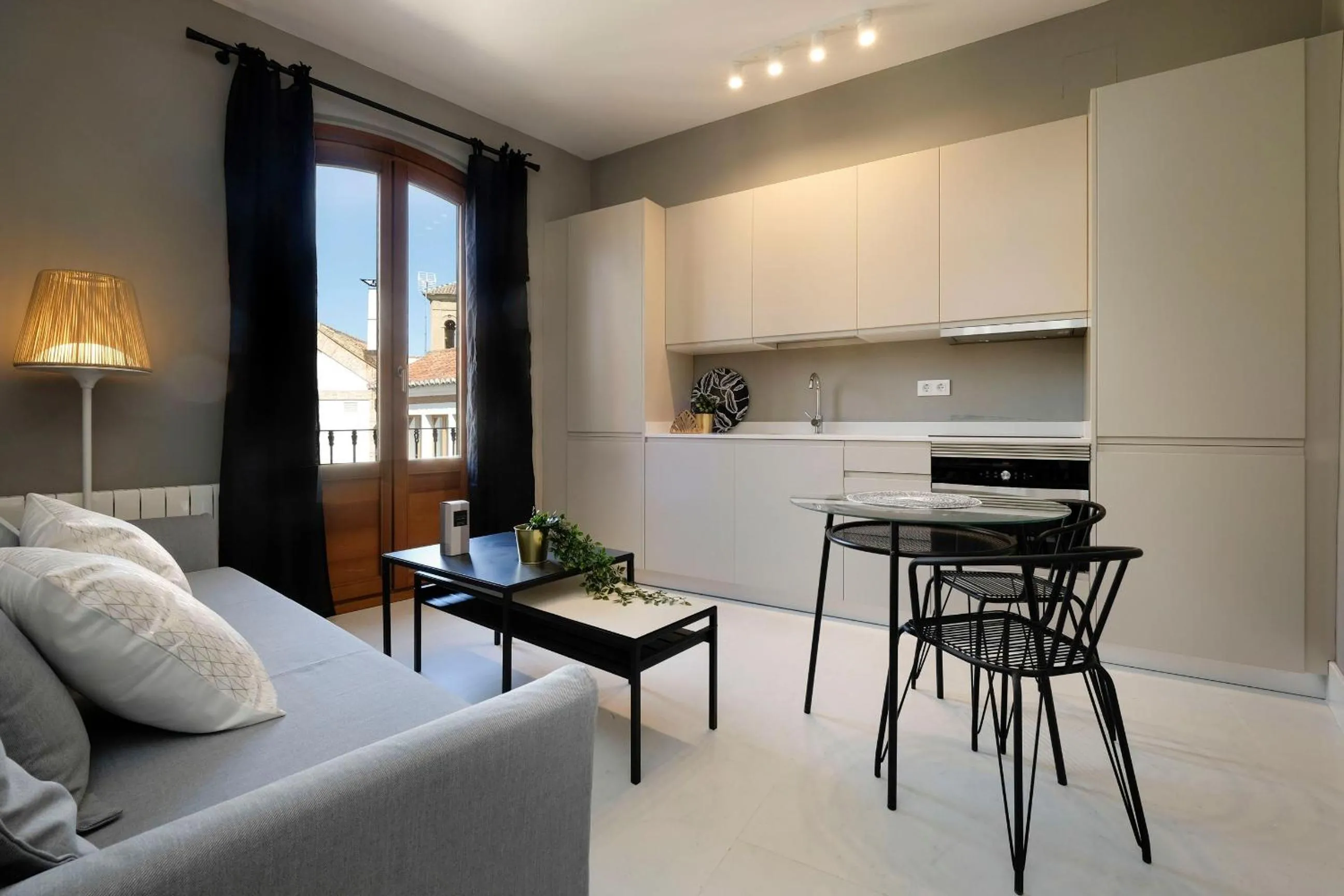 Living room in tuGuest Placeta de San Gil Apartments