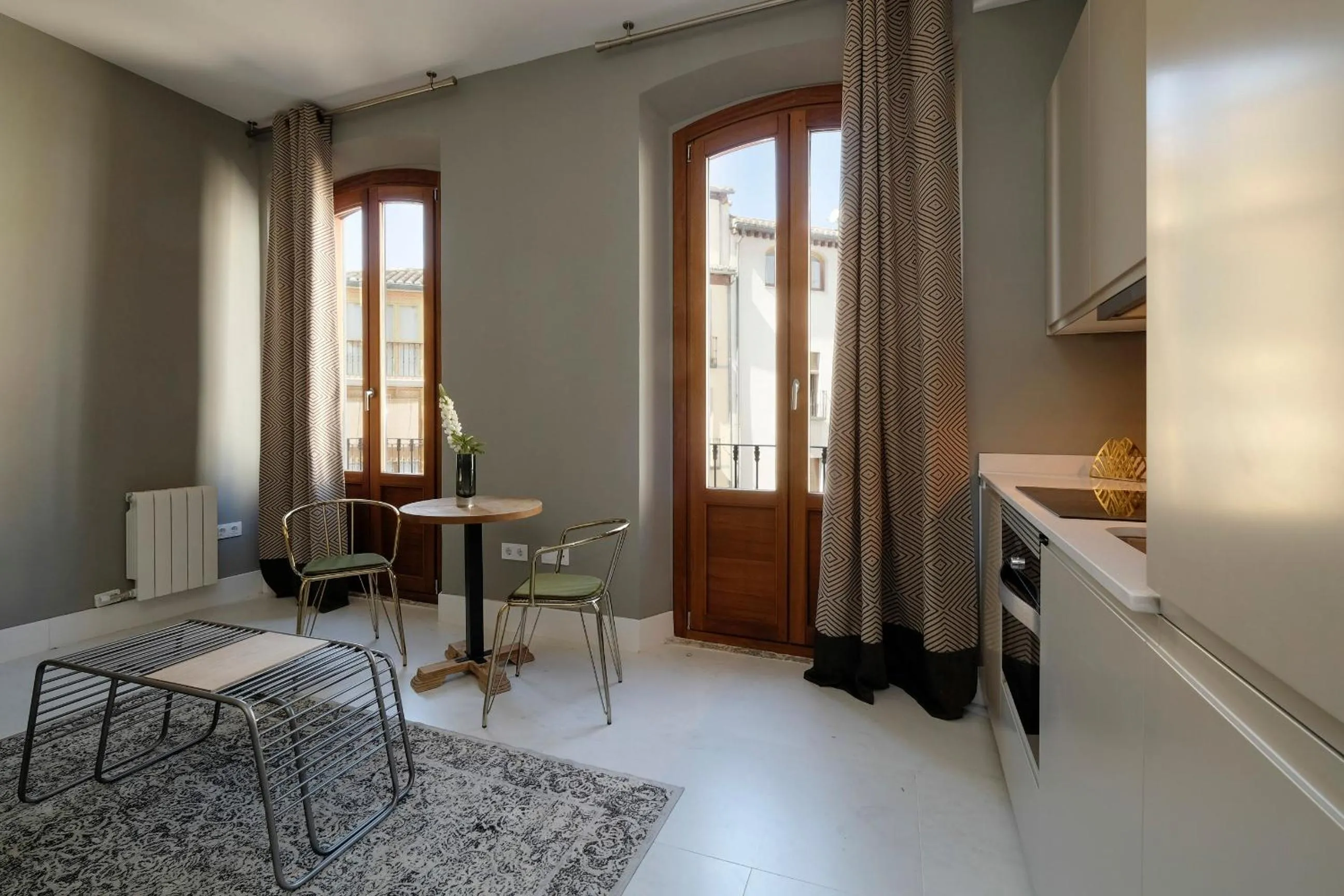 Kitchen or kitchenette in tuGuest Placeta de San Gil Apartments
