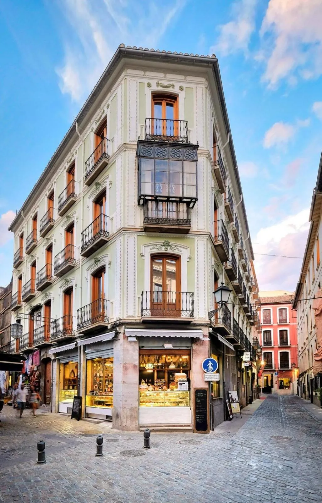 Property building in tuGuest Placeta de San Gil Apartments