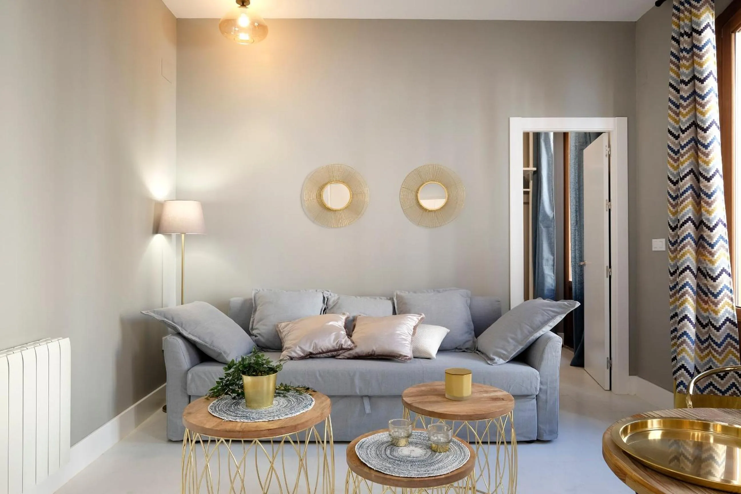 Living room in tuGuest Placeta de San Gil Apartments