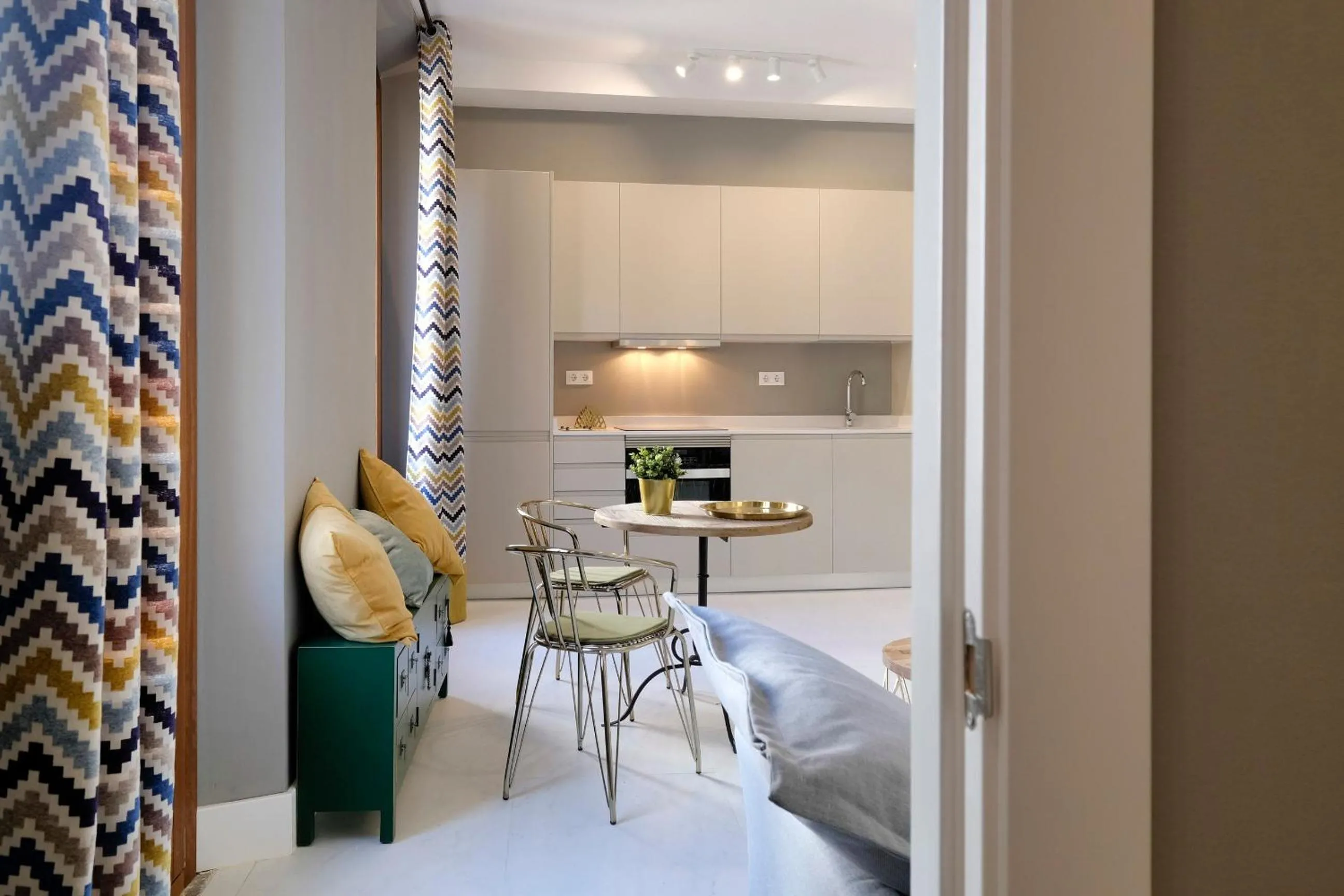 Kitchen or kitchenette in tuGuest Placeta de San Gil Apartments