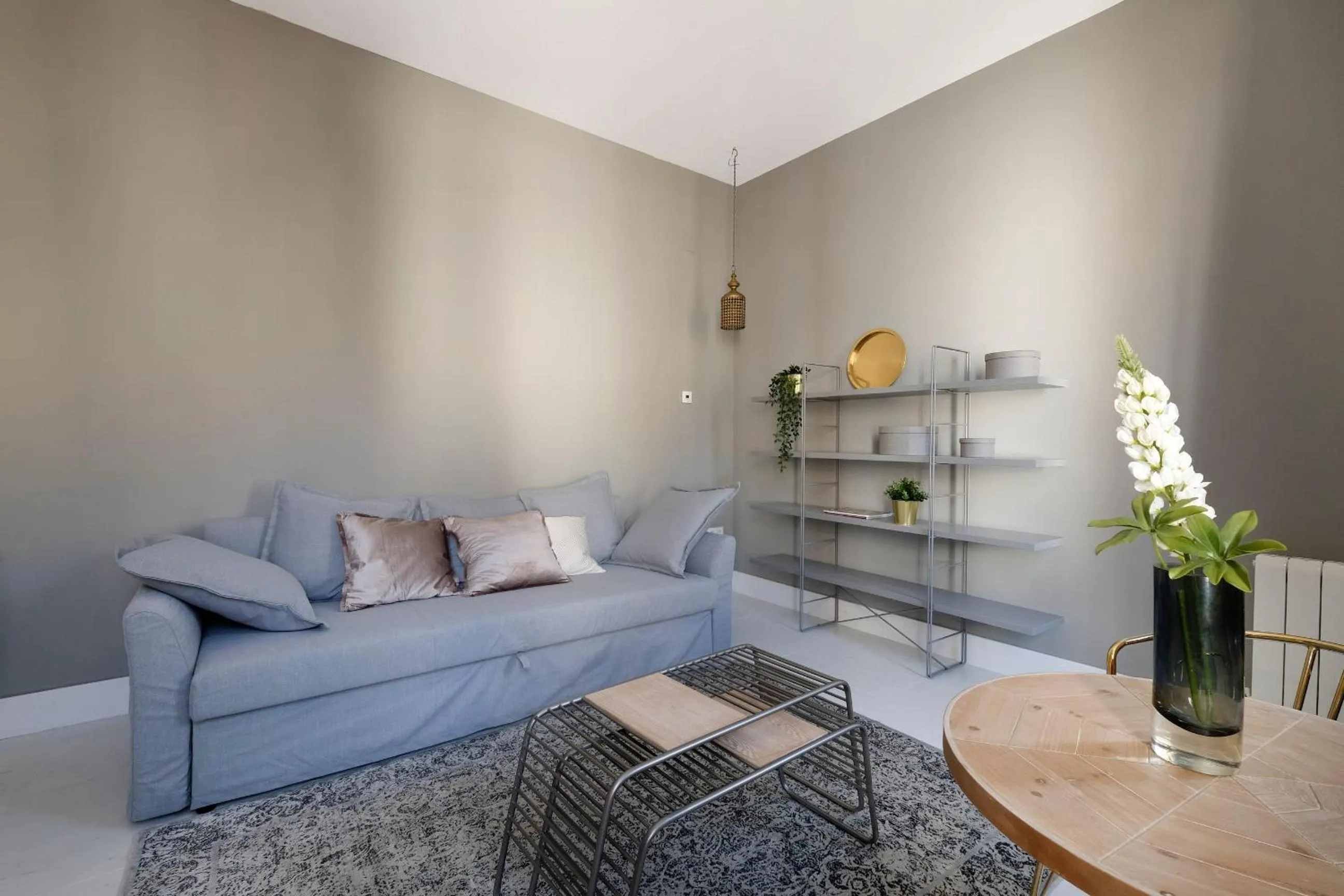 Living room in tuGuest Placeta de San Gil Apartments