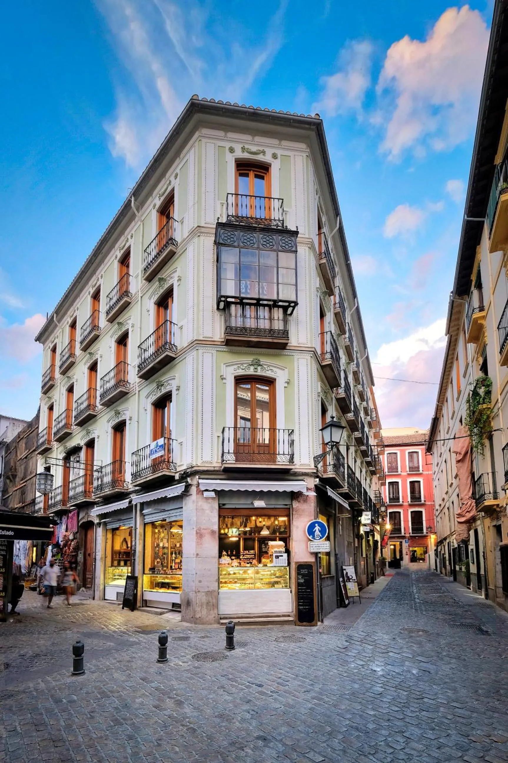 Property building in tuGuest Placeta de San Gil Apartments