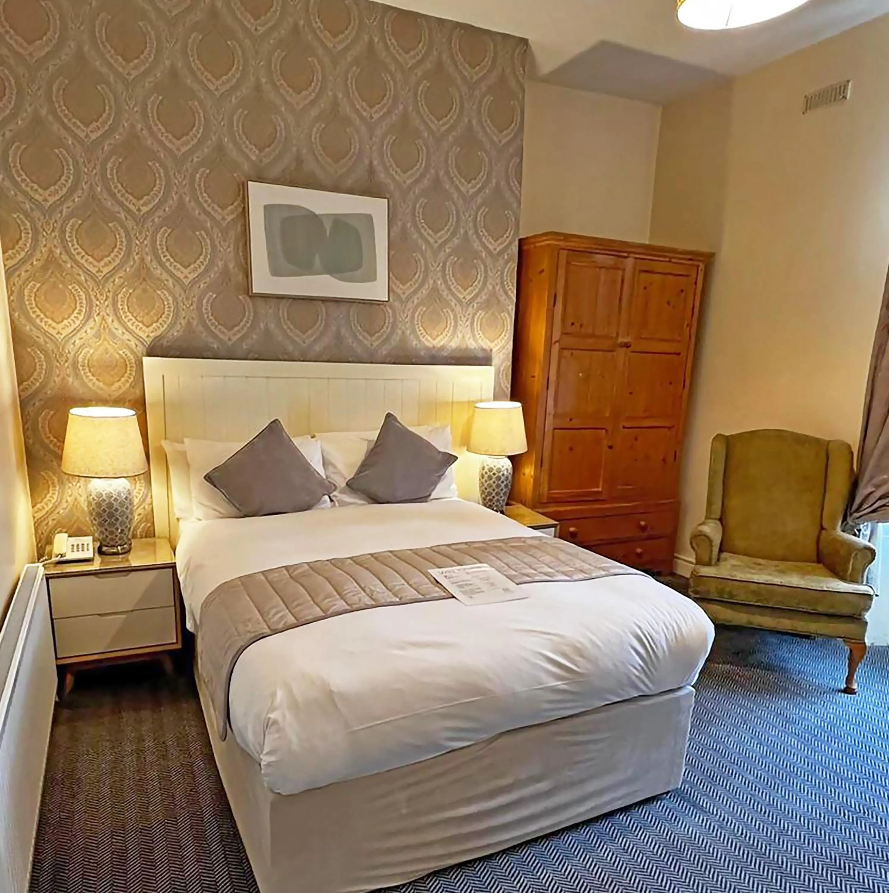Bed in Baggot Court Townhouse