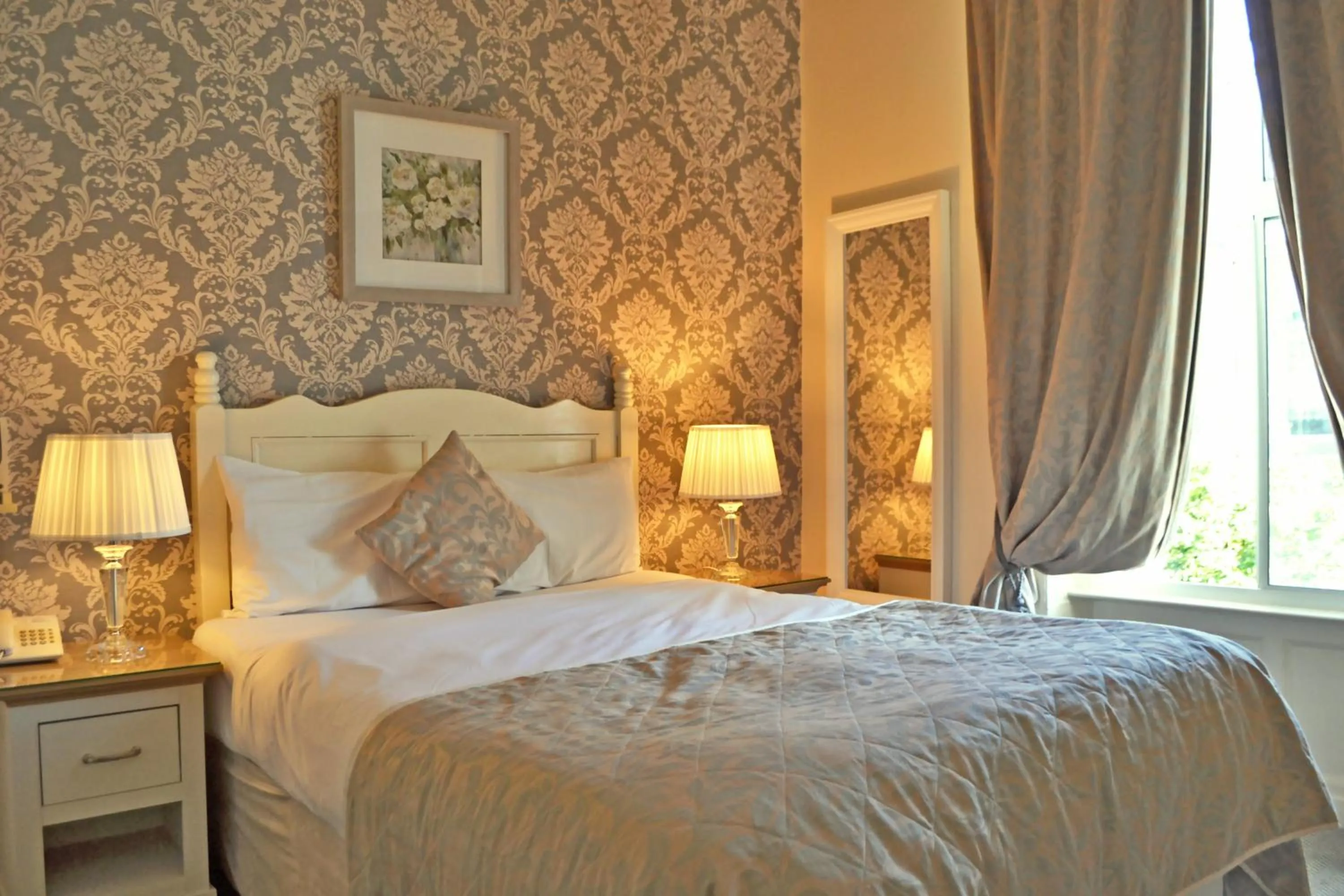 Bed in Baggot Court Townhouse