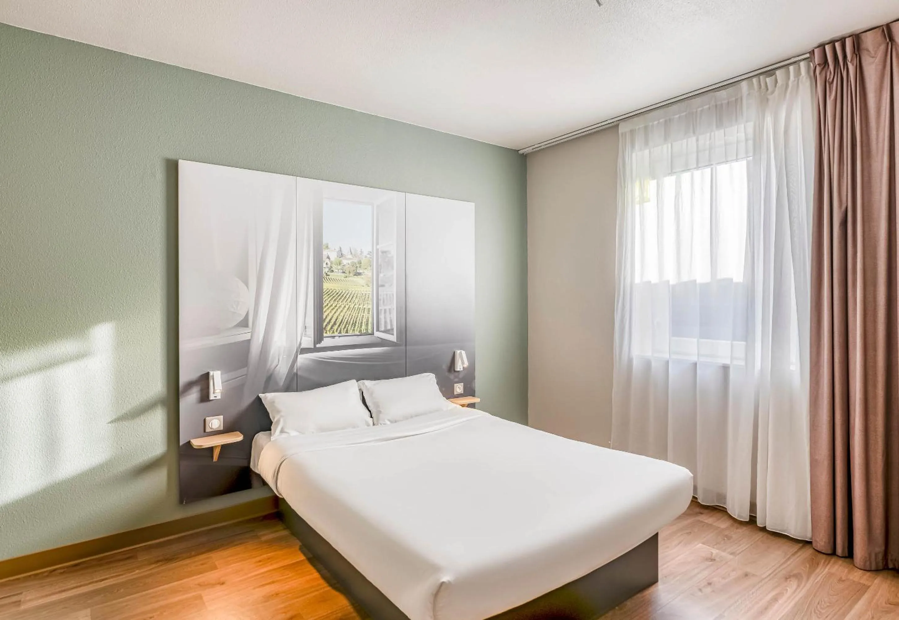 Bedroom, Bed in B&B HOTEL Bordeaux Langon