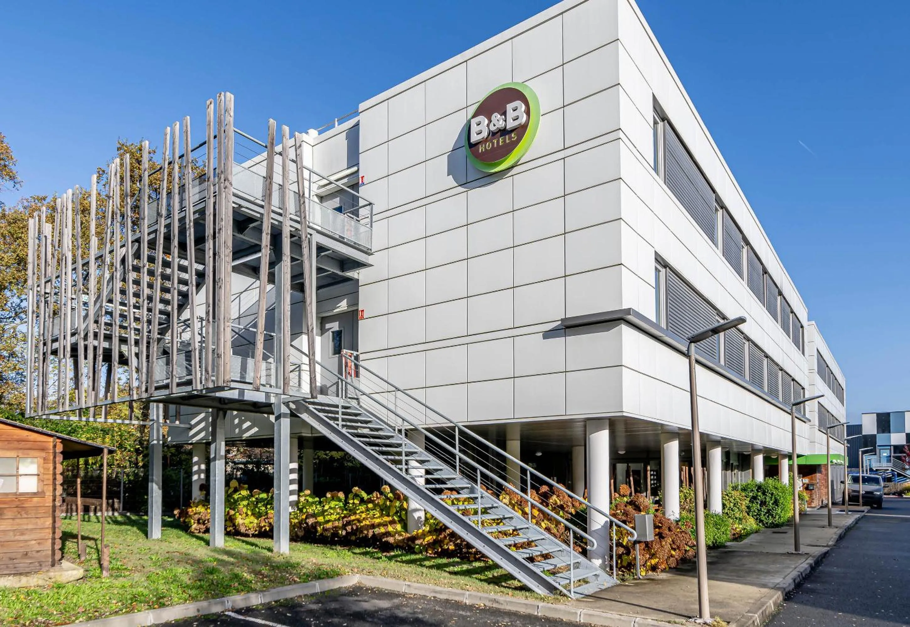 Property building in B&B HOTEL Bordeaux Langon