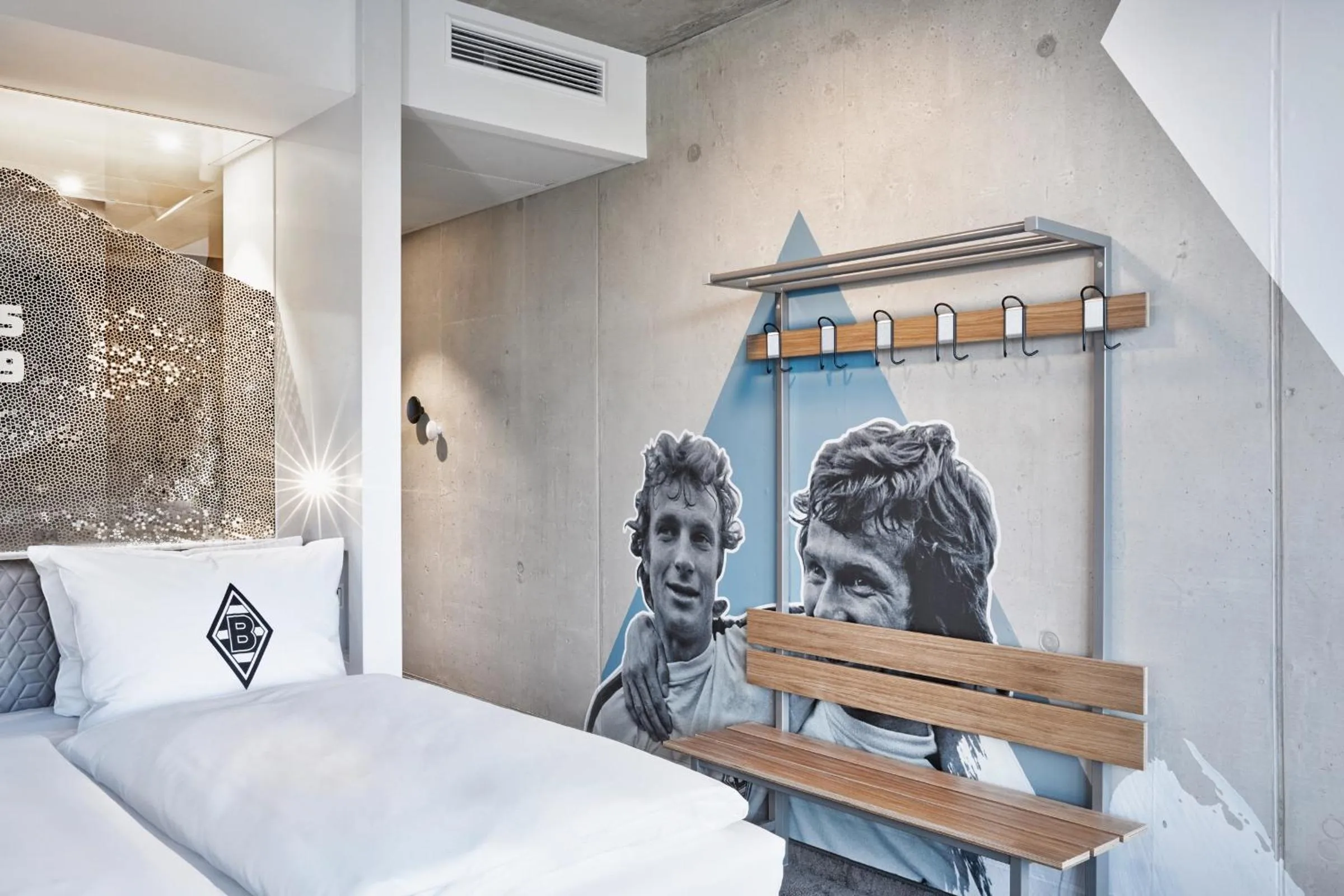 Bedroom, Bed in H4 Hotel Mönchengladbach im BORUSSIA-PARK