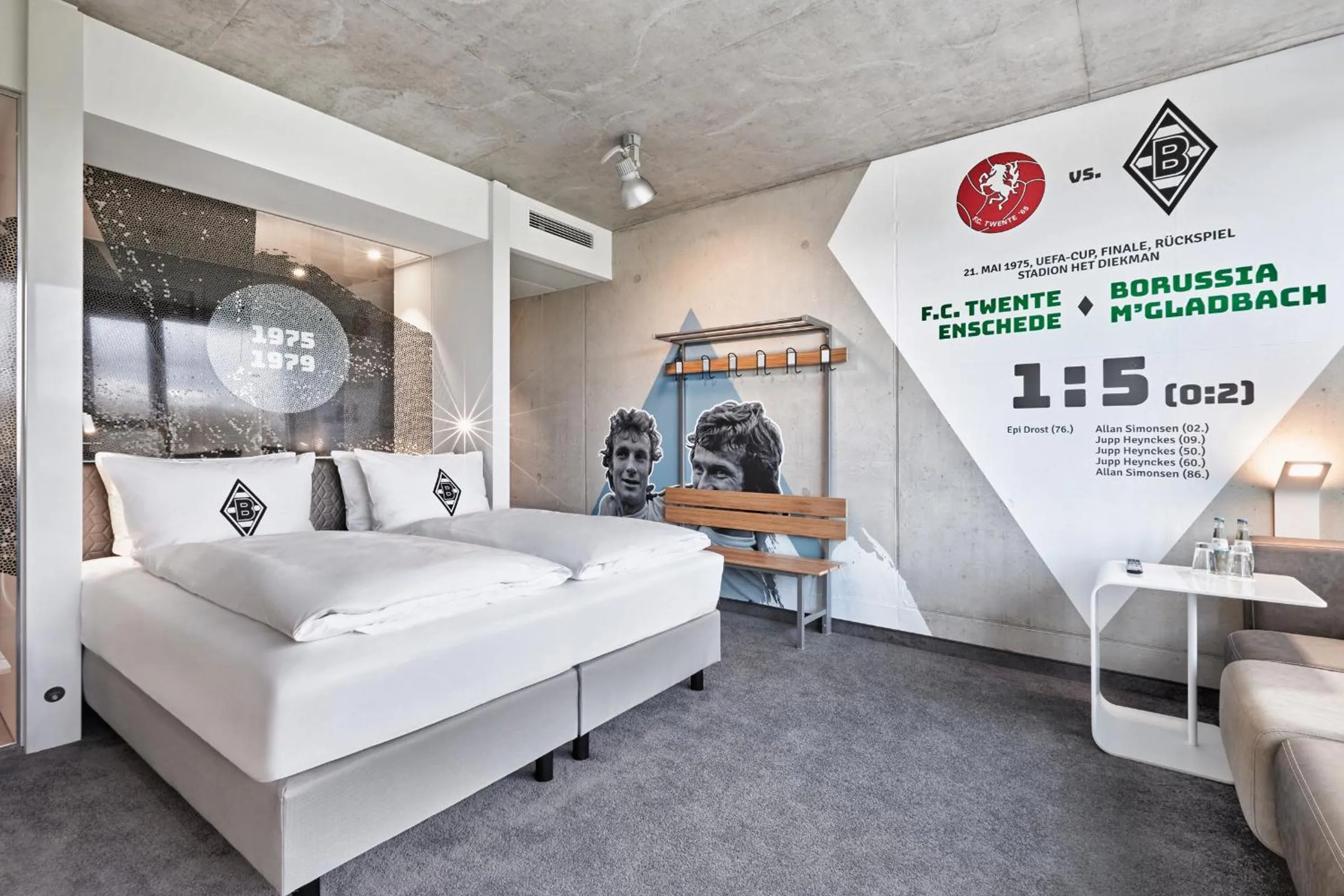 Photo of the whole room, Bed in H4 Hotel Mönchengladbach im BORUSSIA-PARK