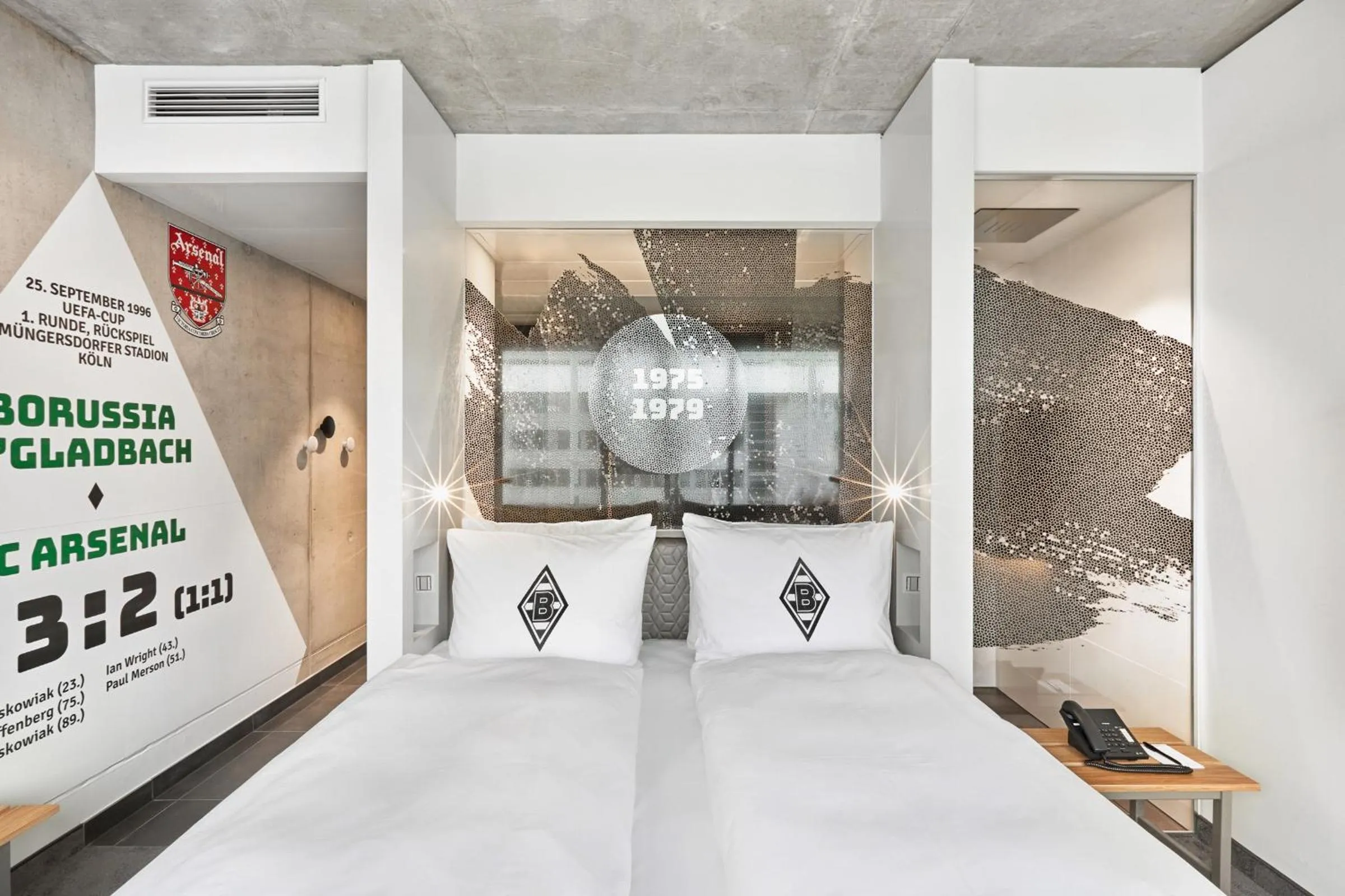 Photo of the whole room, Bed in H4 Hotel Mönchengladbach im BORUSSIA-PARK