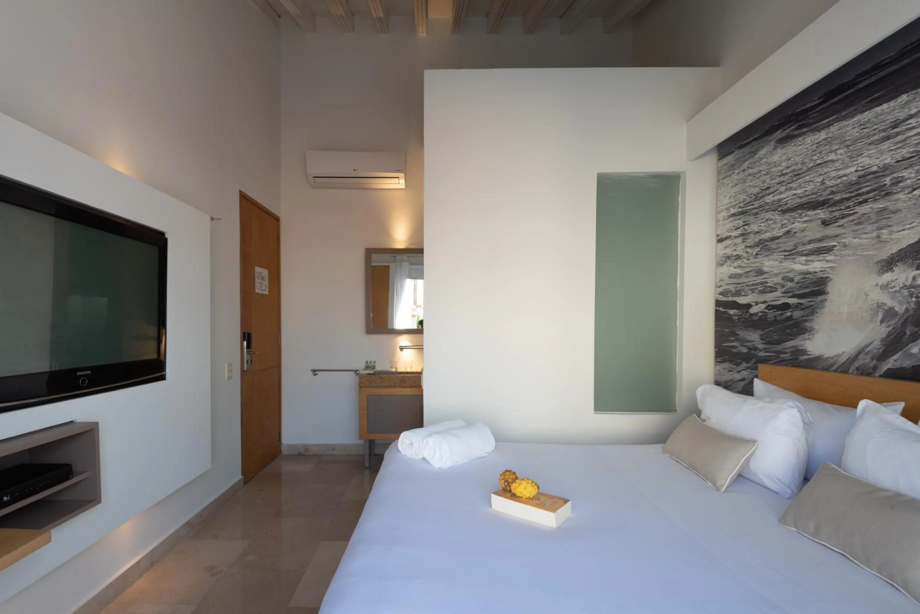 Photo of the whole room, Bed in Delirio Hotel