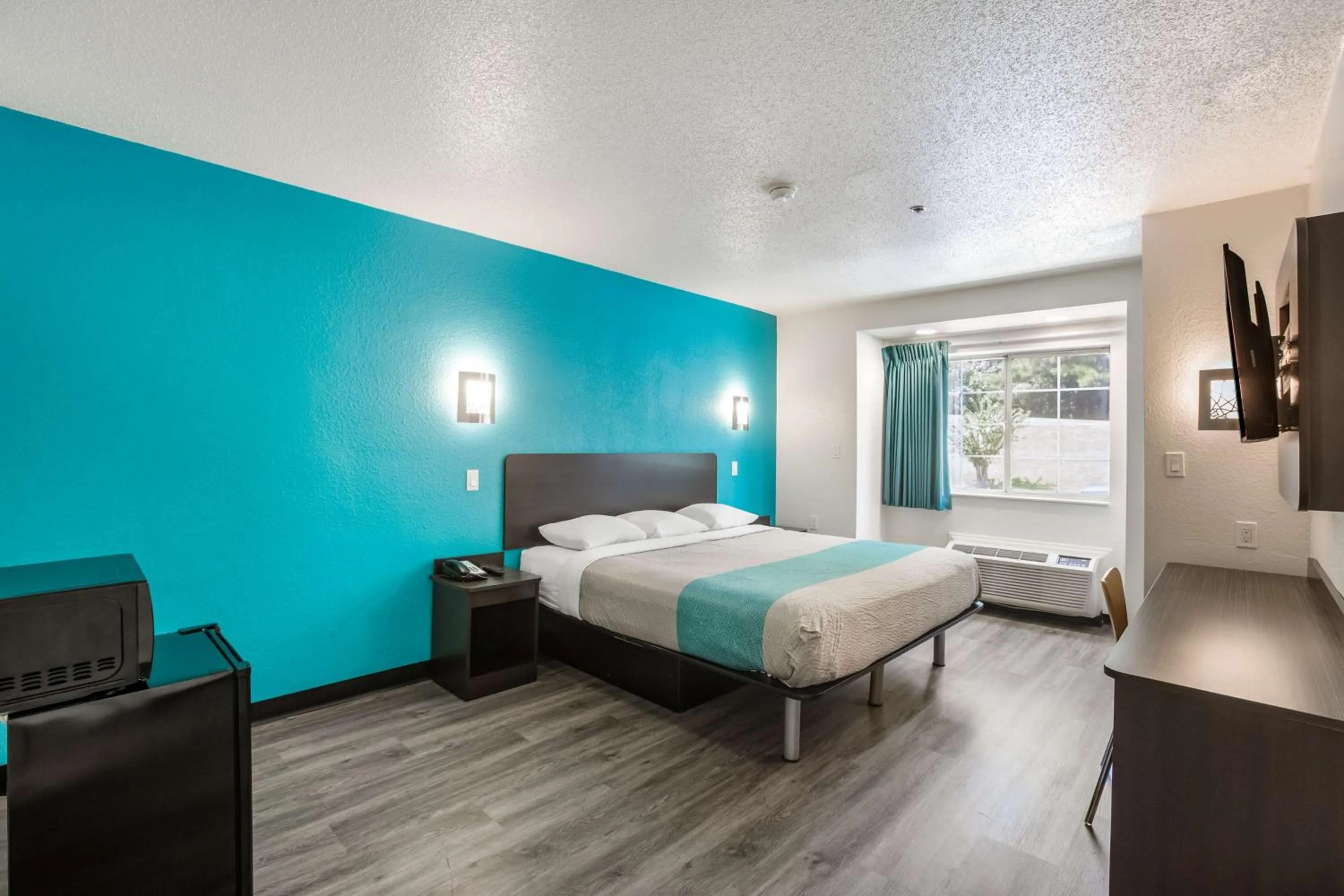 Photo of the whole room, Bed in Motel 6-Smyrna, GA - Atlanta