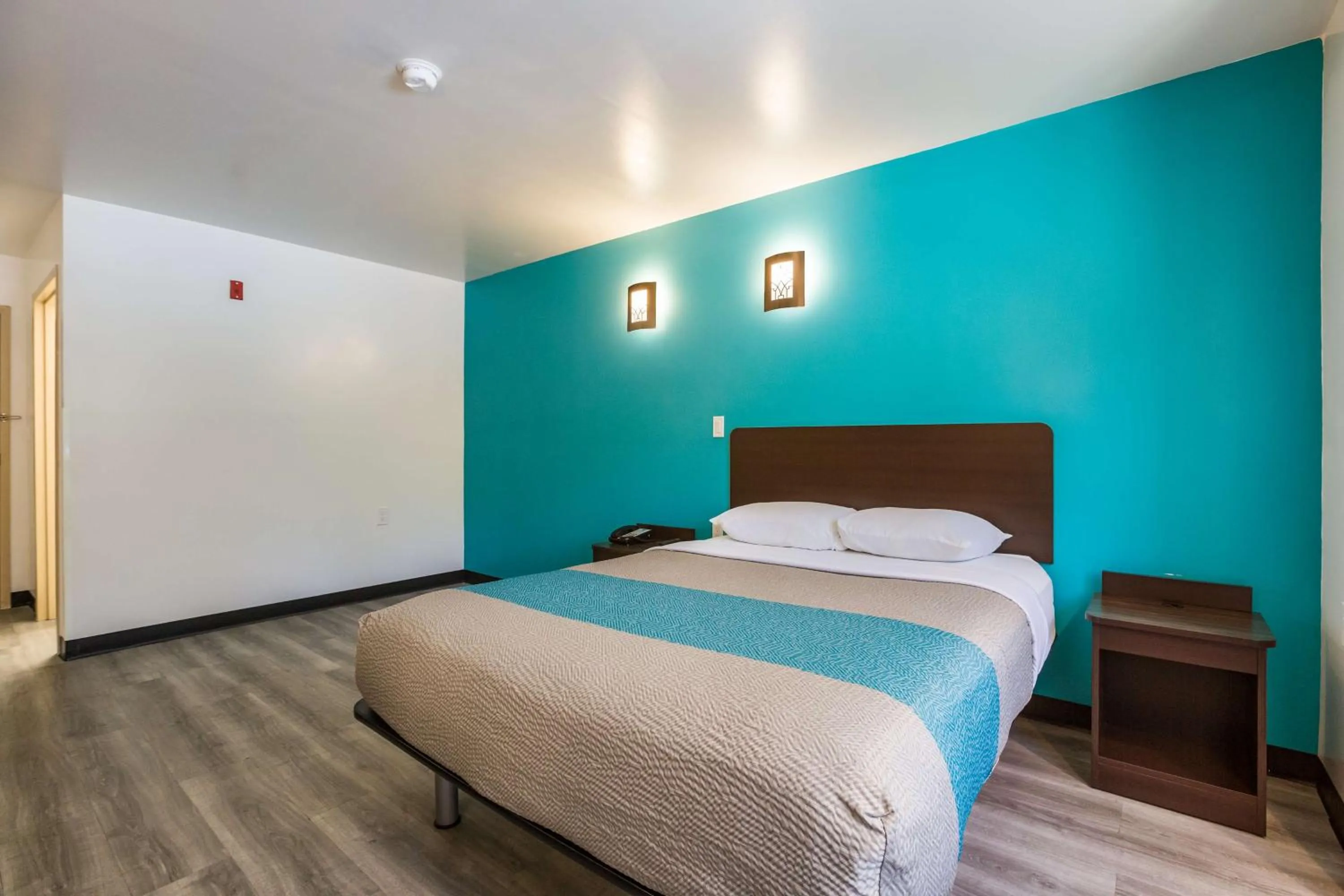 Photo of the whole room, Bed in Motel 6-Smyrna, GA - Atlanta