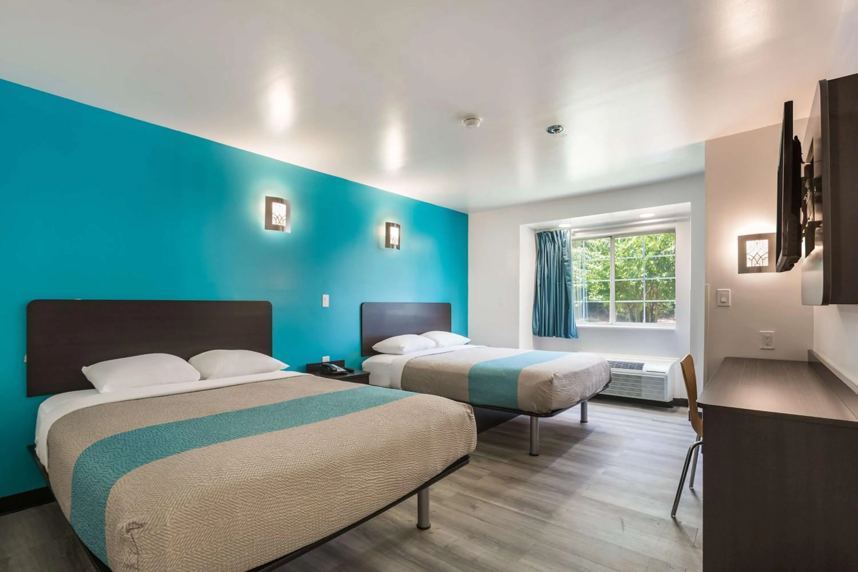 Photo of the whole room, Bed in Motel 6-Smyrna, GA - Atlanta