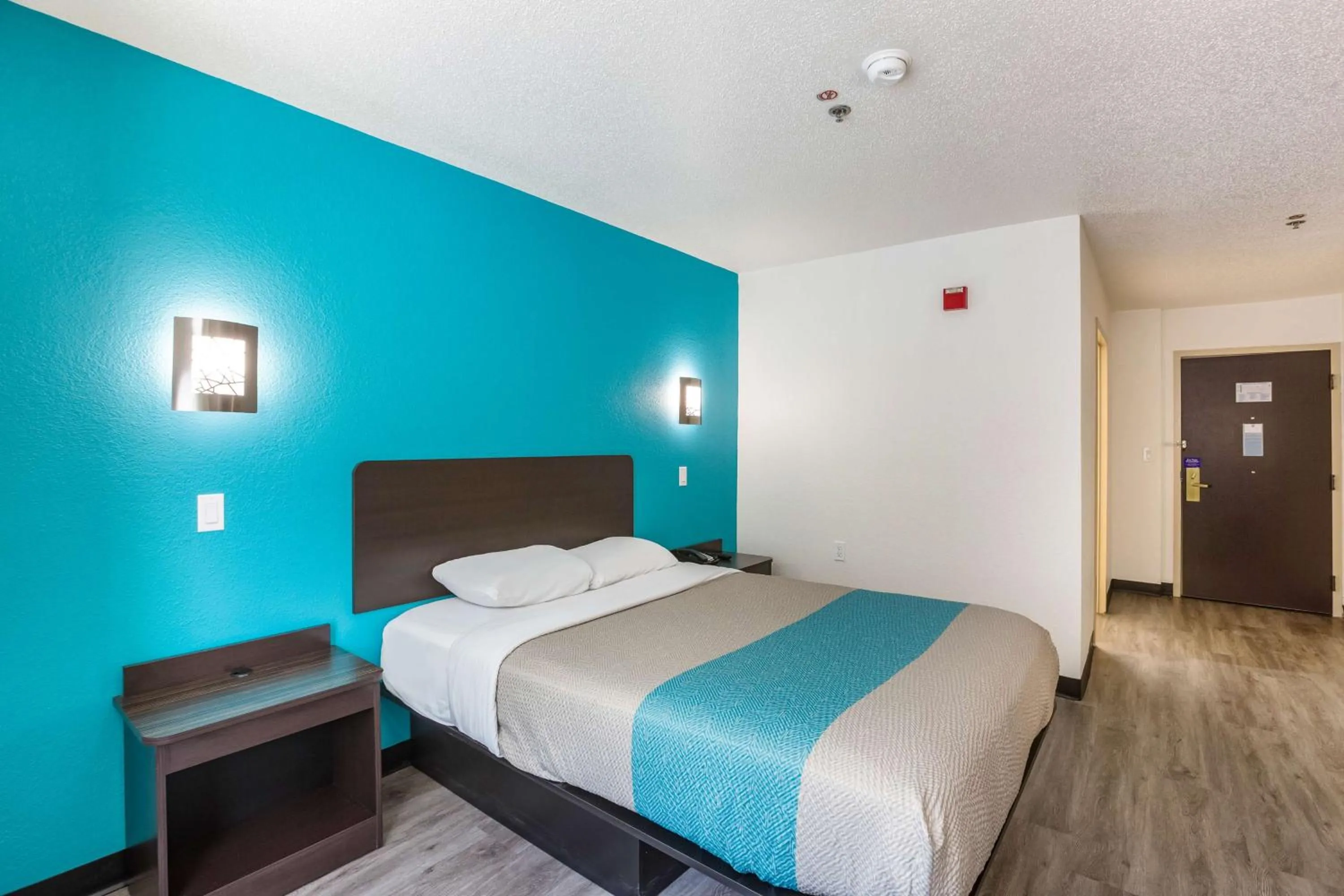 Photo of the whole room, Bed in Motel 6-Smyrna, GA - Atlanta