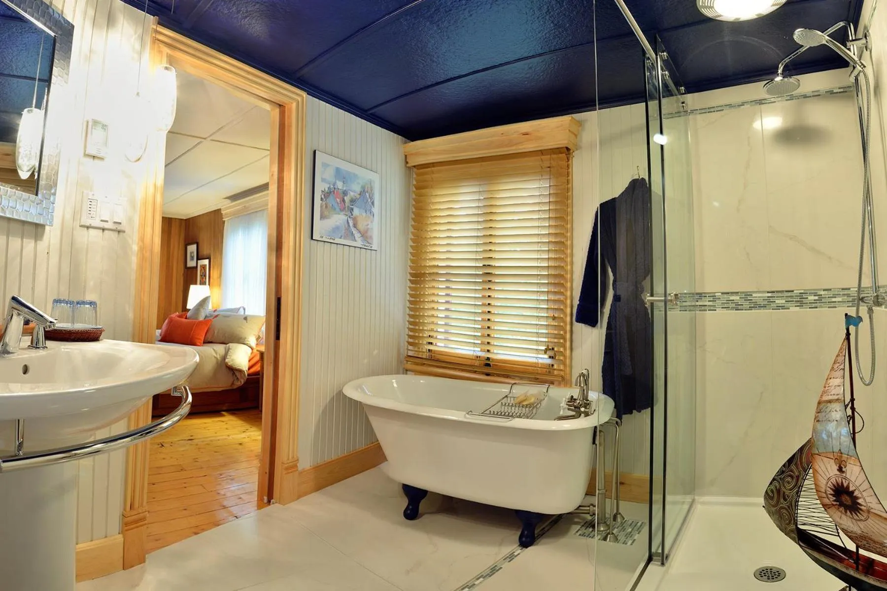 Bathroom in Auberge À La Chouenne