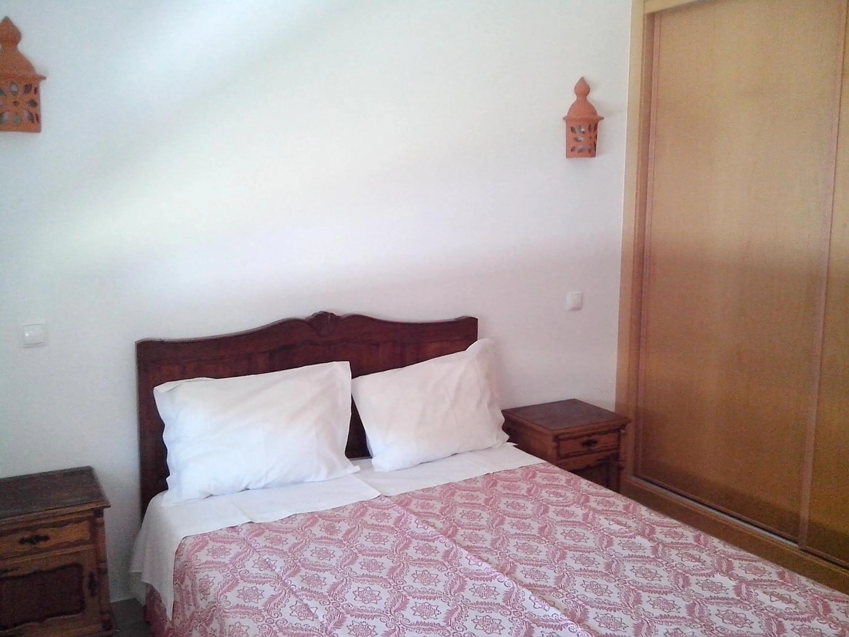 Photo of the whole room, Bed in Charming Apartment in Albufeira, 60 m², Mountain View